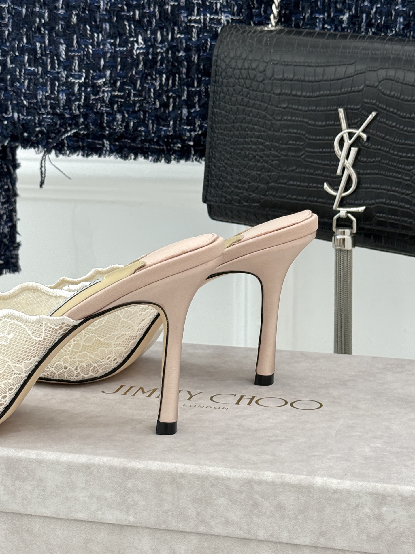 Jimmy Choo/吉米周26WF新品蕾丝金属头高跟凉鞋承袭品牌30年英伦奢雅基因这款凉鞋解锁现代女性