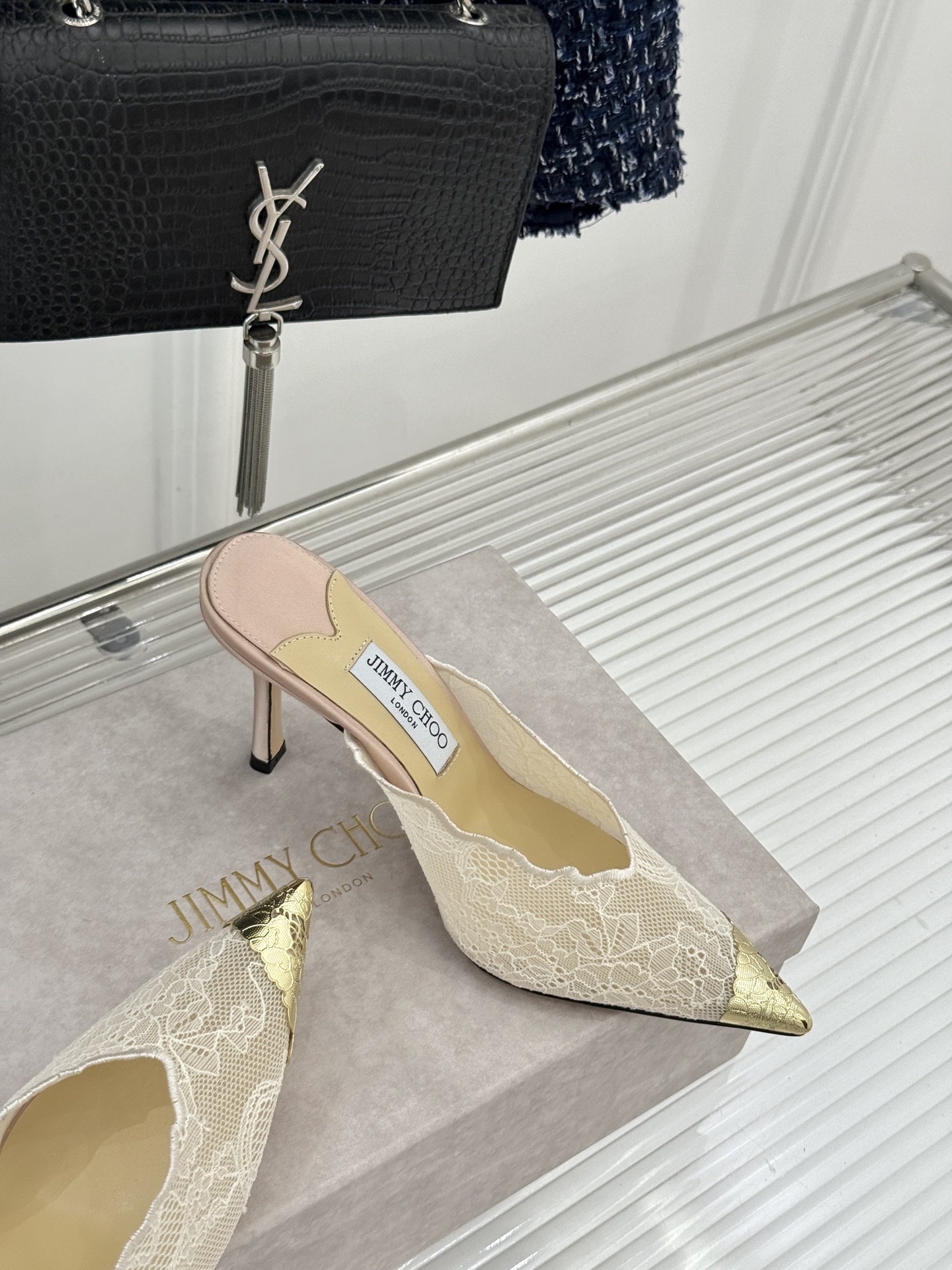 Jimmy Choo/吉米周26WF新品蕾丝金属头高跟凉鞋承袭品牌30年英伦奢雅基因这款凉鞋解锁现代女性
