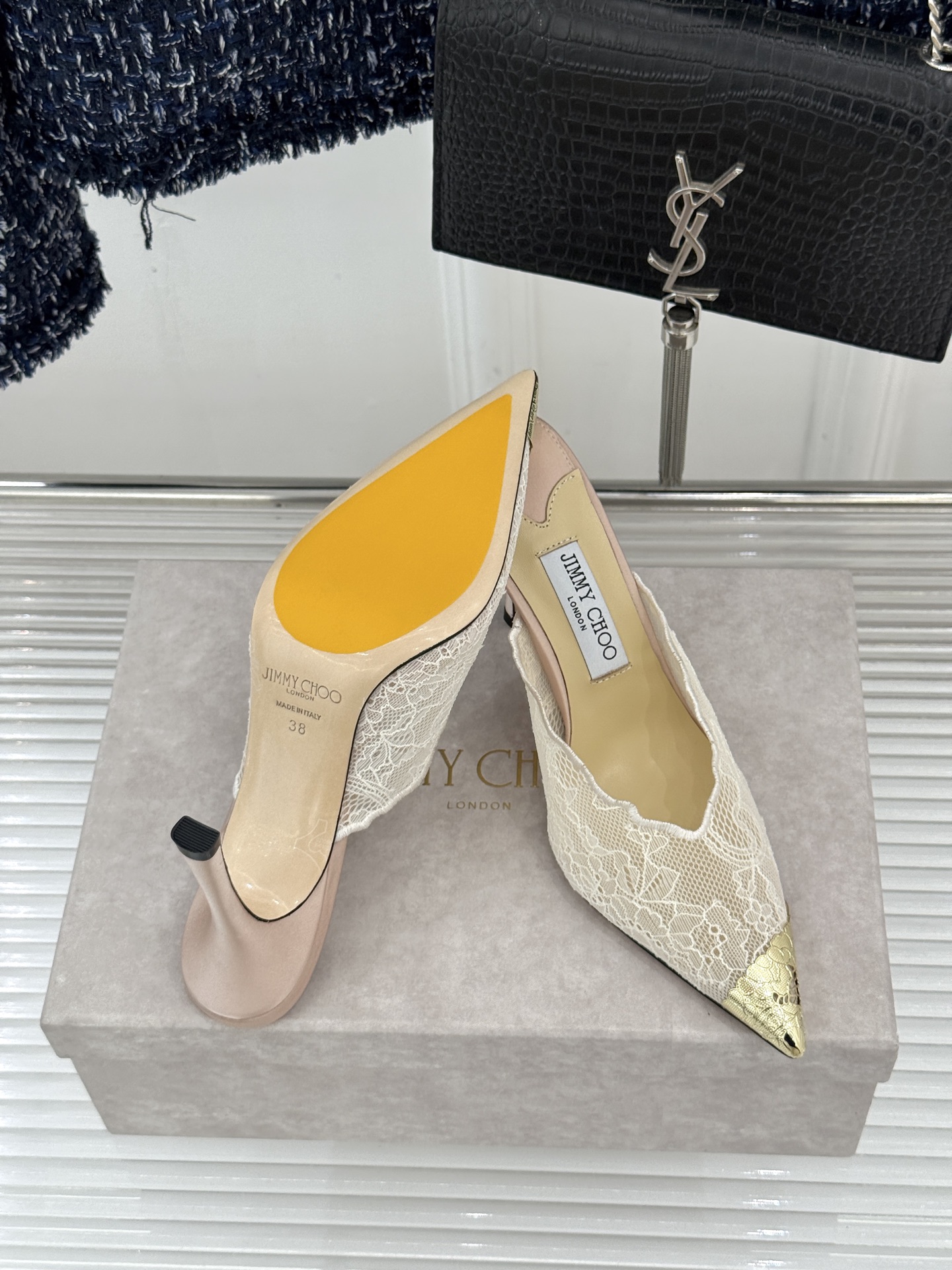 Jimmy Choo/吉米周26WF新品蕾丝金属头高跟凉鞋承袭品牌30年英伦奢雅基因这款凉鞋解锁现代女性