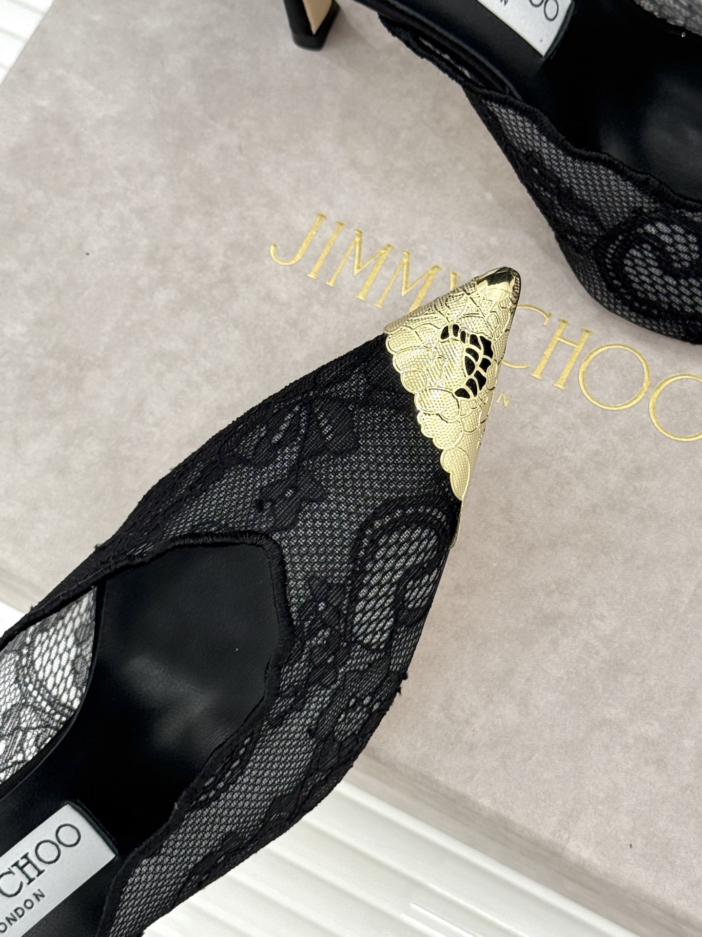 Jimmy Choo/吉米周26WF新品蕾丝金属头高跟凉鞋承袭品牌30年英伦奢雅基因这款凉鞋解锁现代女性