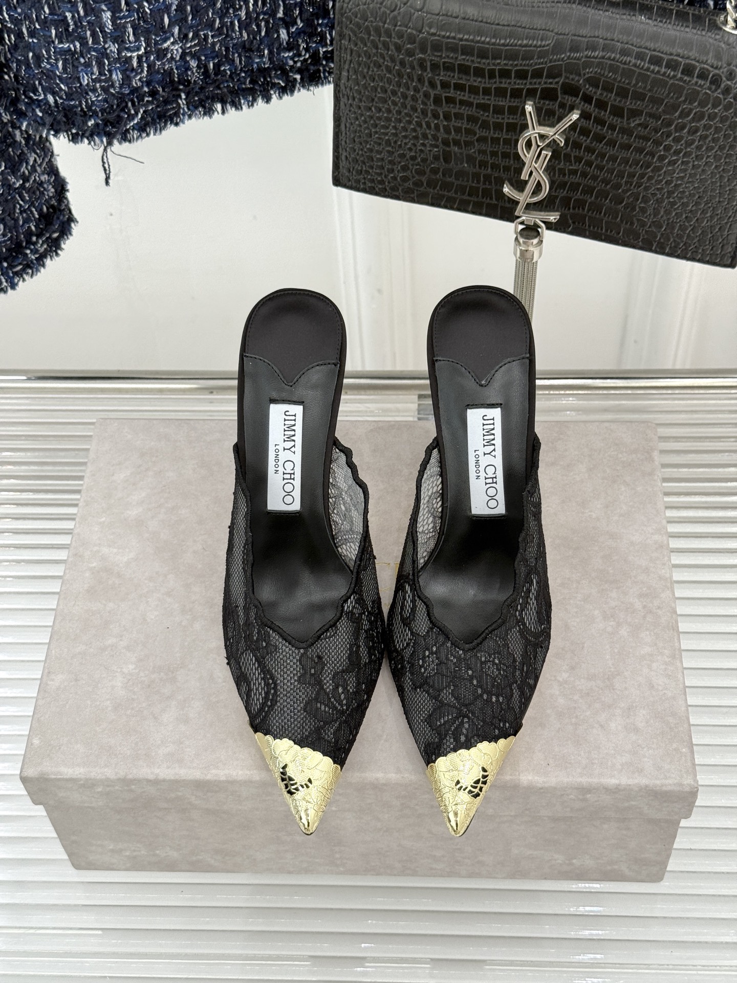 Jimmy Choo/吉米周26WF新品蕾丝金属头高跟凉鞋承袭品牌30年英伦奢雅基因这款凉鞋解锁现代女性