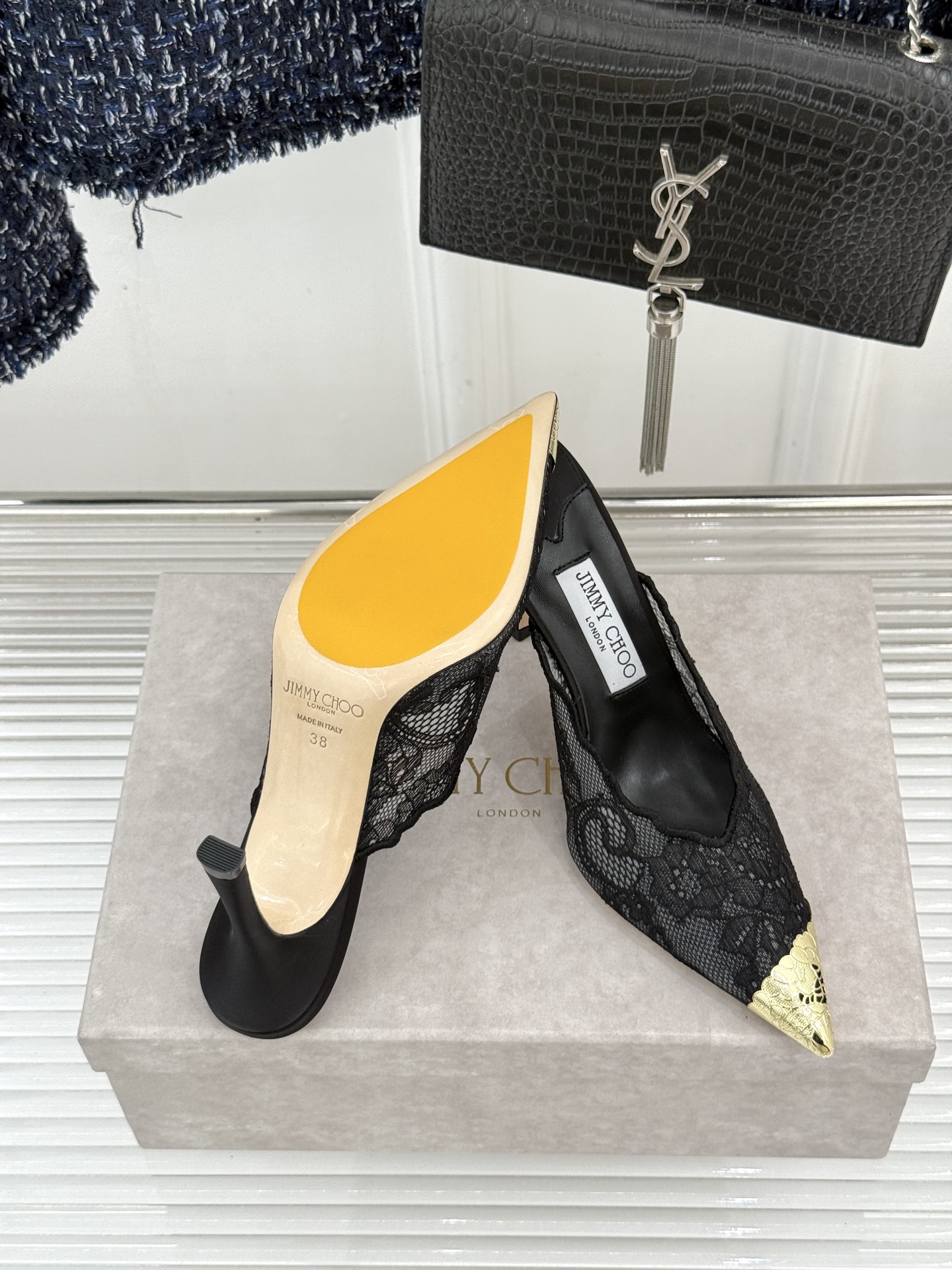 Jimmy Choo/吉米周26WF新品蕾丝金属头高跟凉鞋承袭品牌30年英伦奢雅基因这款凉鞋解锁现代女性