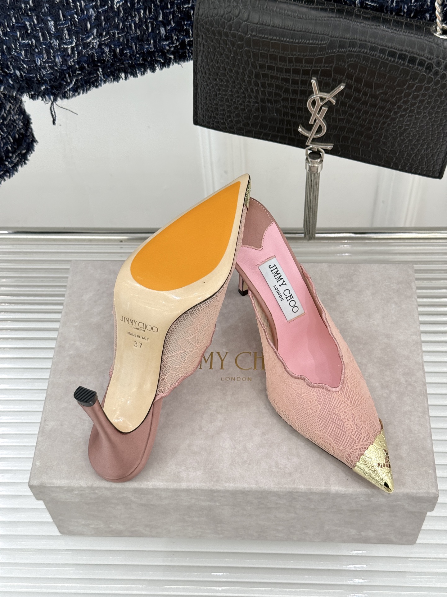 Jimmy Choo/吉米周26WF新品蕾丝金属头高跟凉鞋承袭品牌30年英伦奢雅基因这款凉鞋解锁现代女性