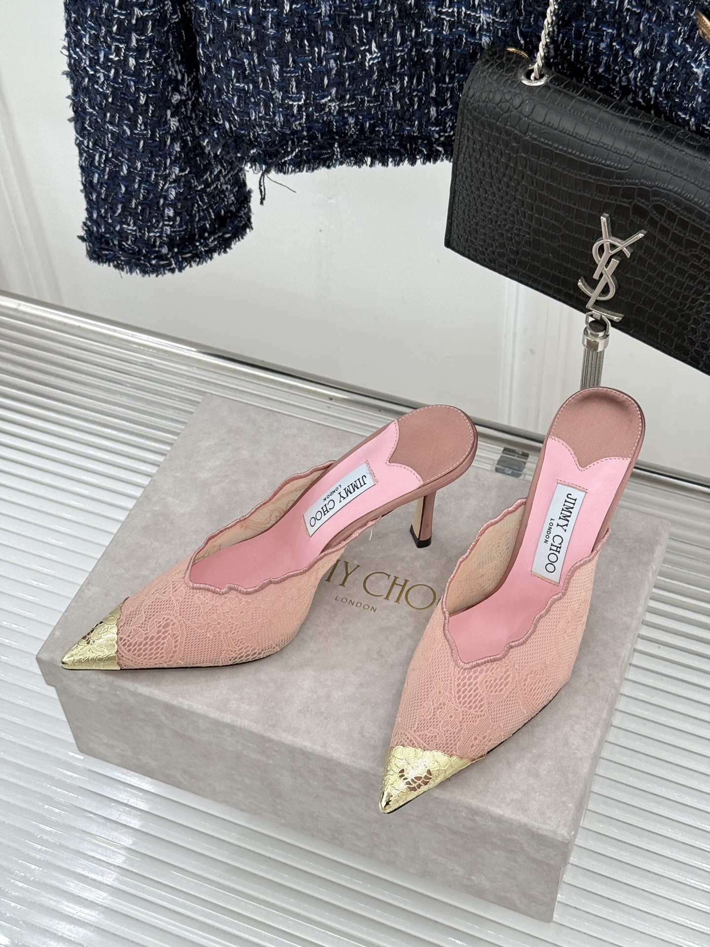 Jimmy Choo/吉米周26WF新品蕾丝金属头高跟凉鞋承袭品牌30年英伦奢雅基因这款凉鞋解锁现代女性