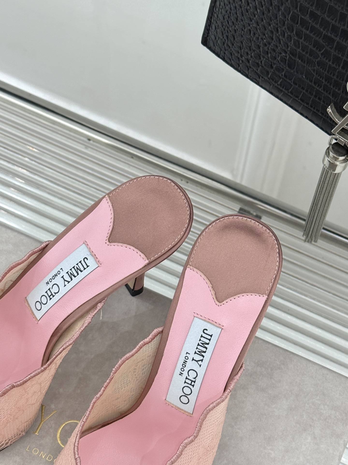 Jimmy Choo/吉米周26WF新品蕾丝金属头高跟凉鞋承袭品牌30年英伦奢雅基因这款凉鞋解锁现代女性