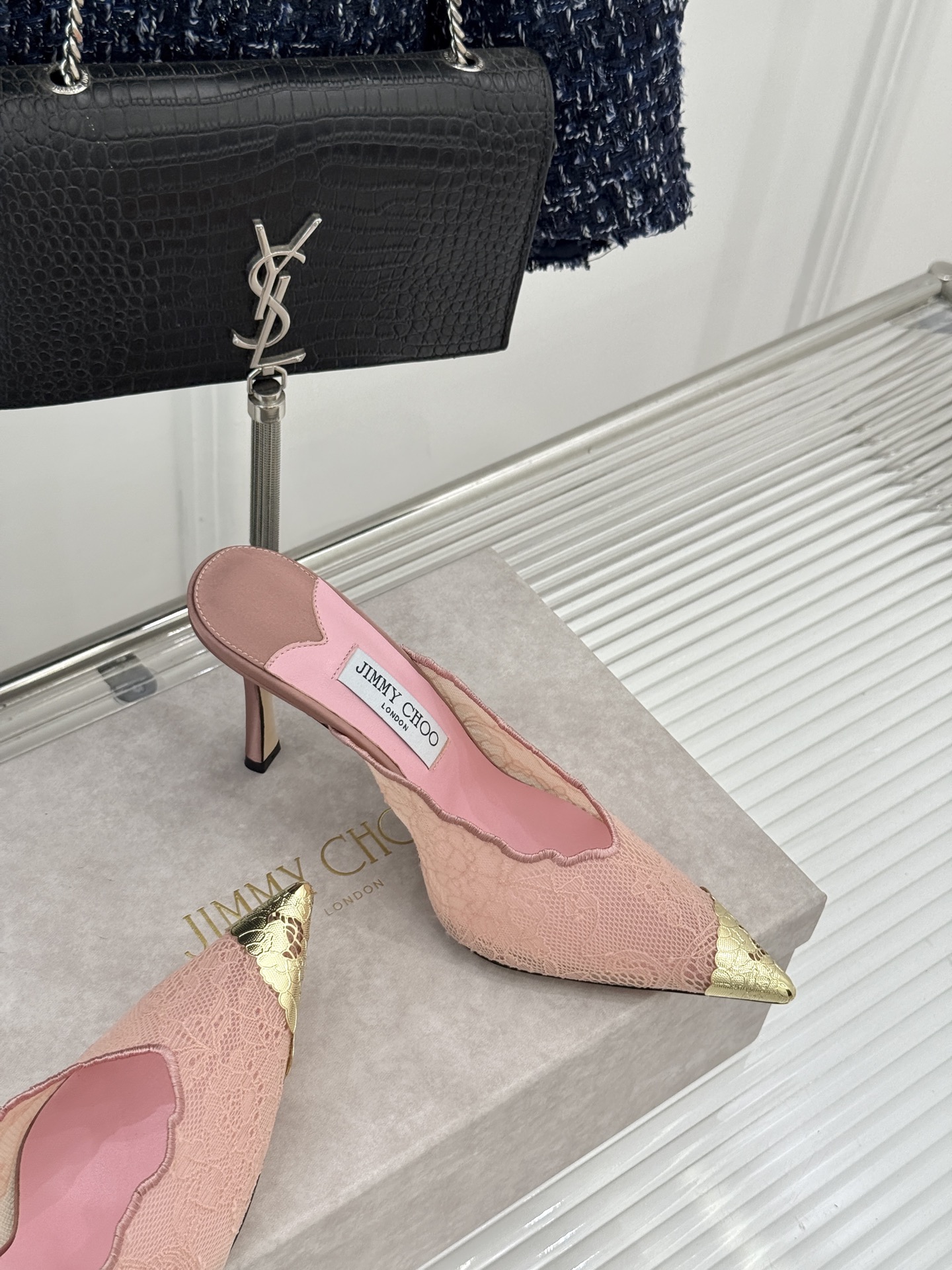 Jimmy Choo/吉米周26WF新品蕾丝金属头高跟凉鞋承袭品牌30年英伦奢雅基因这款凉鞋解锁现代女性