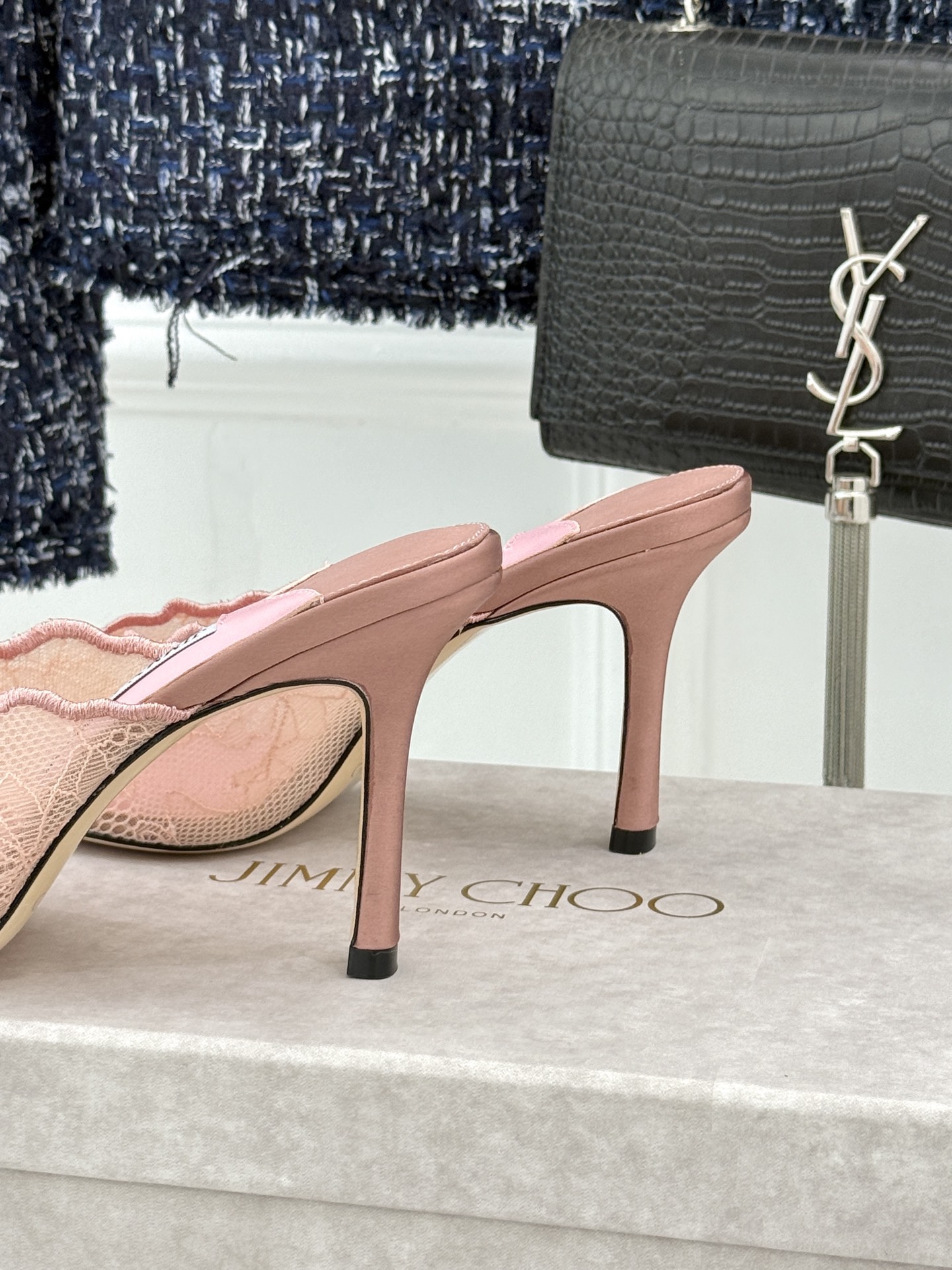 Jimmy Choo/吉米周26WF新品蕾丝金属头高跟凉鞋承袭品牌30年英伦奢雅基因这款凉鞋解锁现代女性