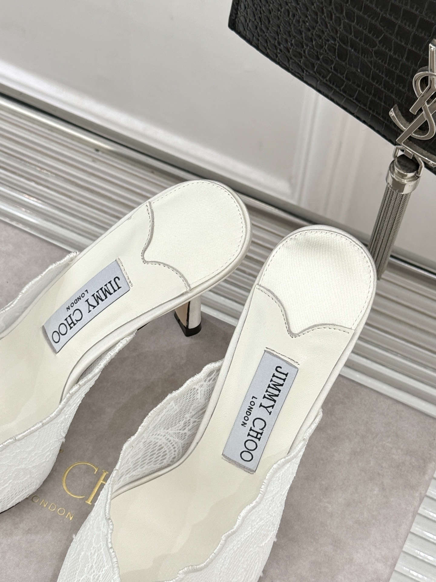 Jimmy Choo/吉米周26WF新品蕾丝金属头高跟凉鞋承袭品牌30年英伦奢雅基因这款凉鞋解锁现代女性