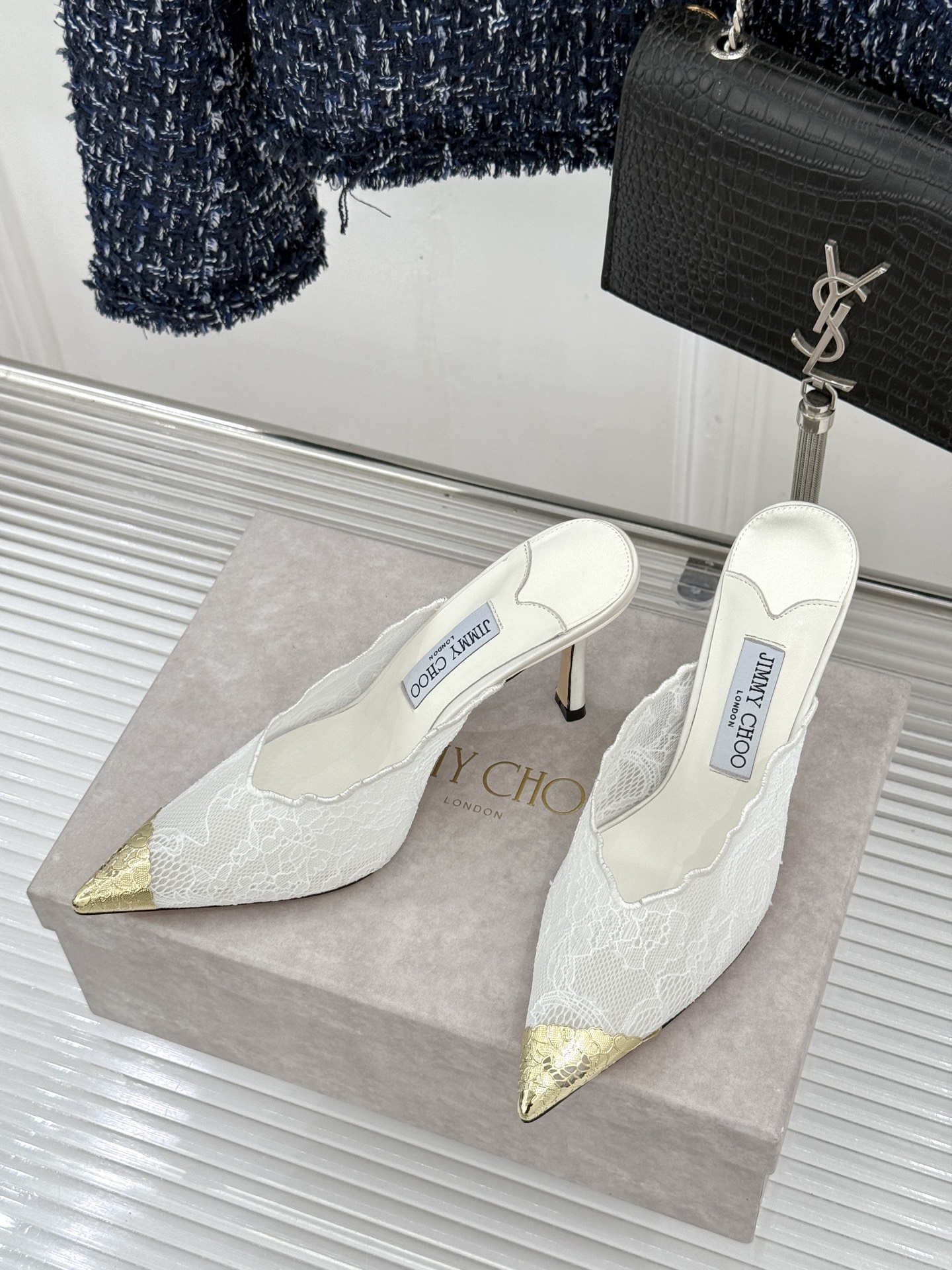 Jimmy Choo/吉米周26WF新品蕾丝金属头高跟凉鞋承袭品牌30年英伦奢雅基因这款凉鞋解锁现代女性