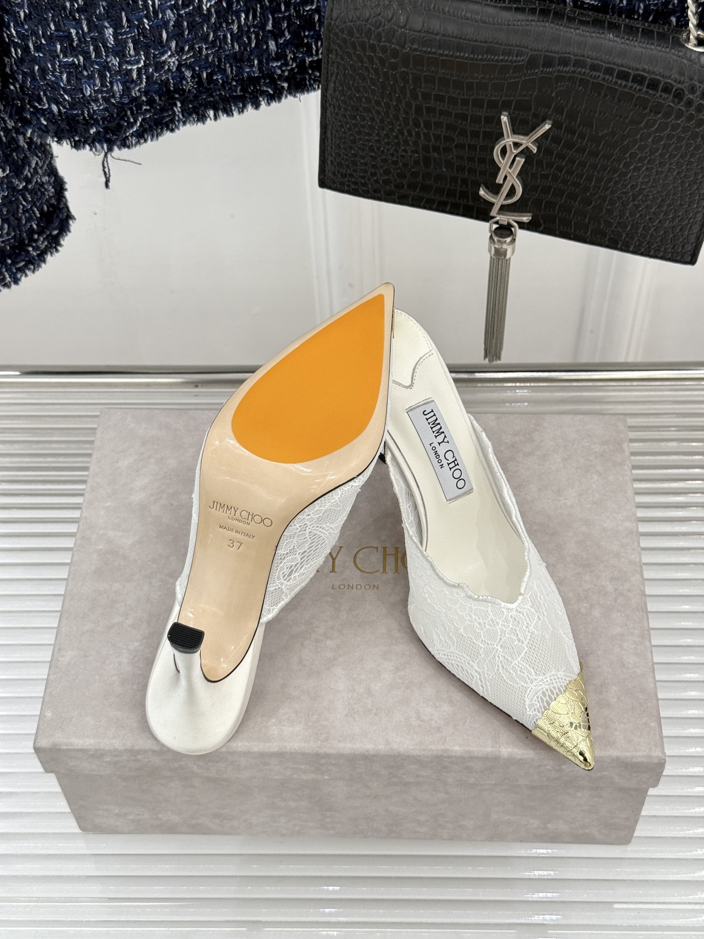 Jimmy Choo/吉米周26WF新品蕾丝金属头高跟凉鞋承袭品牌30年英伦奢雅基因这款凉鞋解锁现代女性
