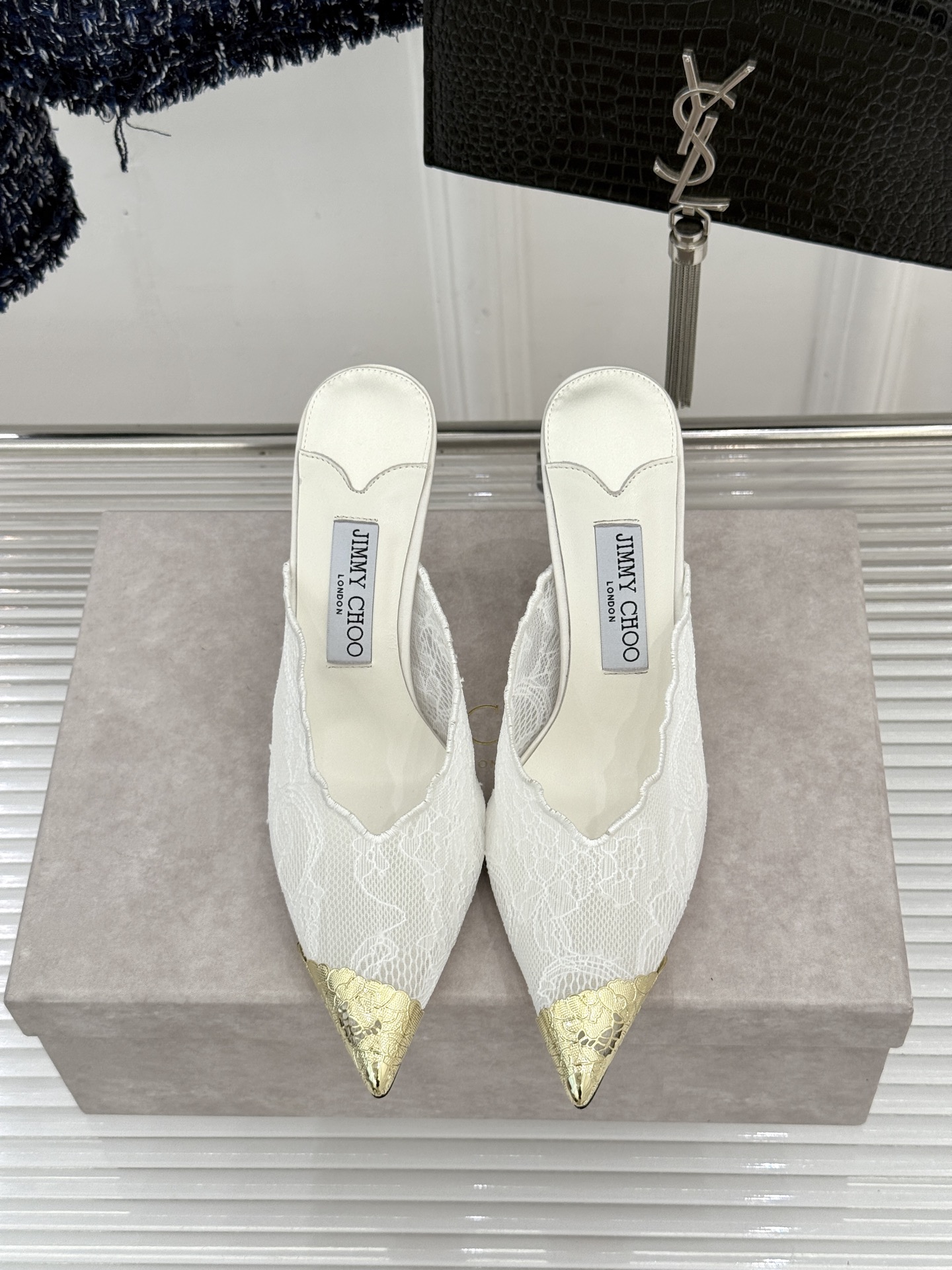 Jimmy Choo/吉米周26WF新品蕾丝金属头高跟凉鞋承袭品牌30年英伦奢雅基因这款凉鞋解锁现代女性