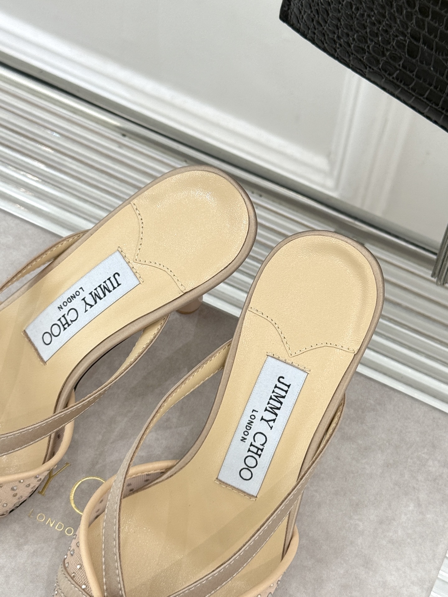 Jimmy Choo/吉米周26WF新品水钻球网纱尖头高跟凉鞋谁能拒绝一双自带星光的JC！这款水钻网纱鞋