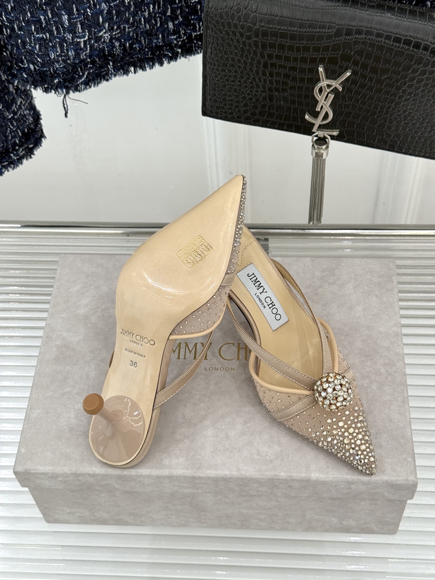 Jimmy Choo/吉米周26WF新品水钻球网纱尖头高跟凉鞋谁能拒绝一双自带星光的JC！这款水钻网纱鞋