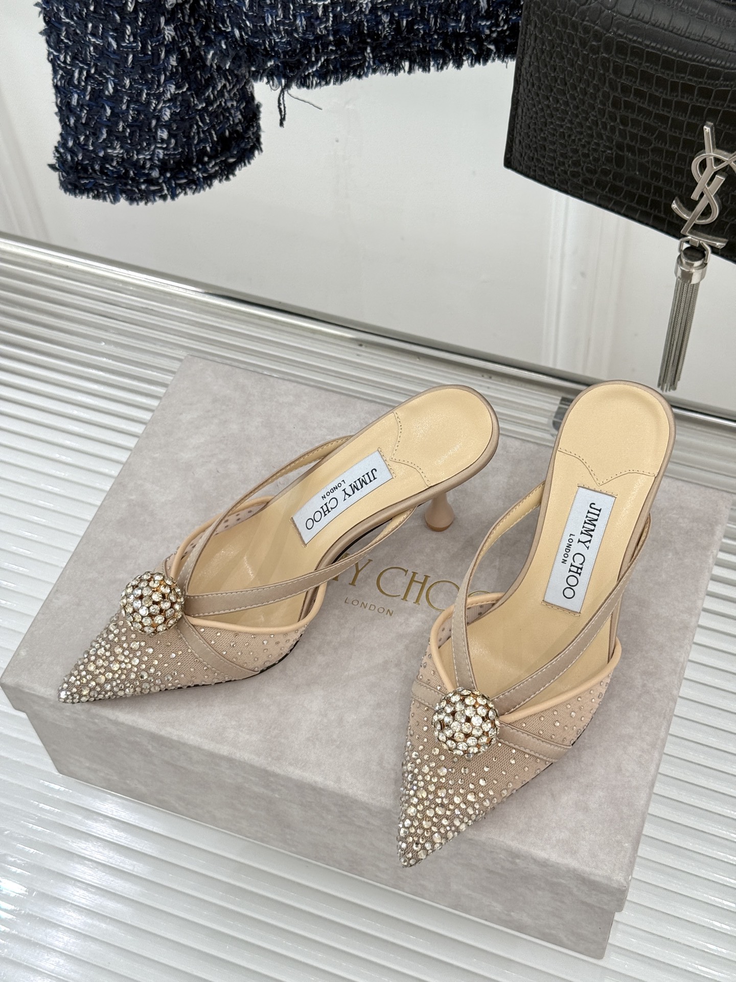 Jimmy Choo/吉米周26WF新品水钻球网纱尖头高跟凉鞋谁能拒绝一双自带星光的JC！这款水钻网纱鞋