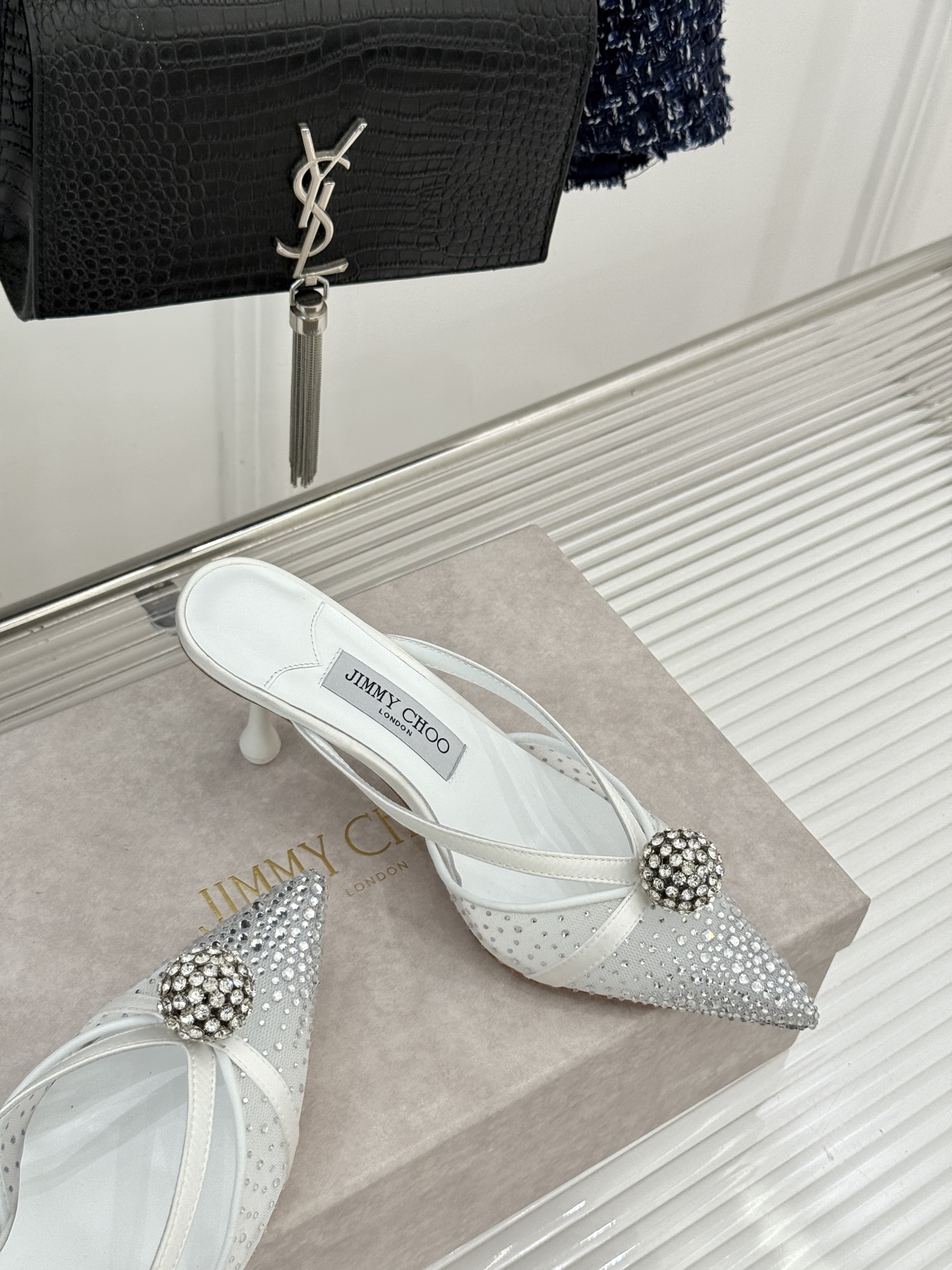 Jimmy Choo/吉米周26WF新品水钻球网纱尖头高跟凉鞋谁能拒绝一双自带星光的JC！这款水钻网纱鞋