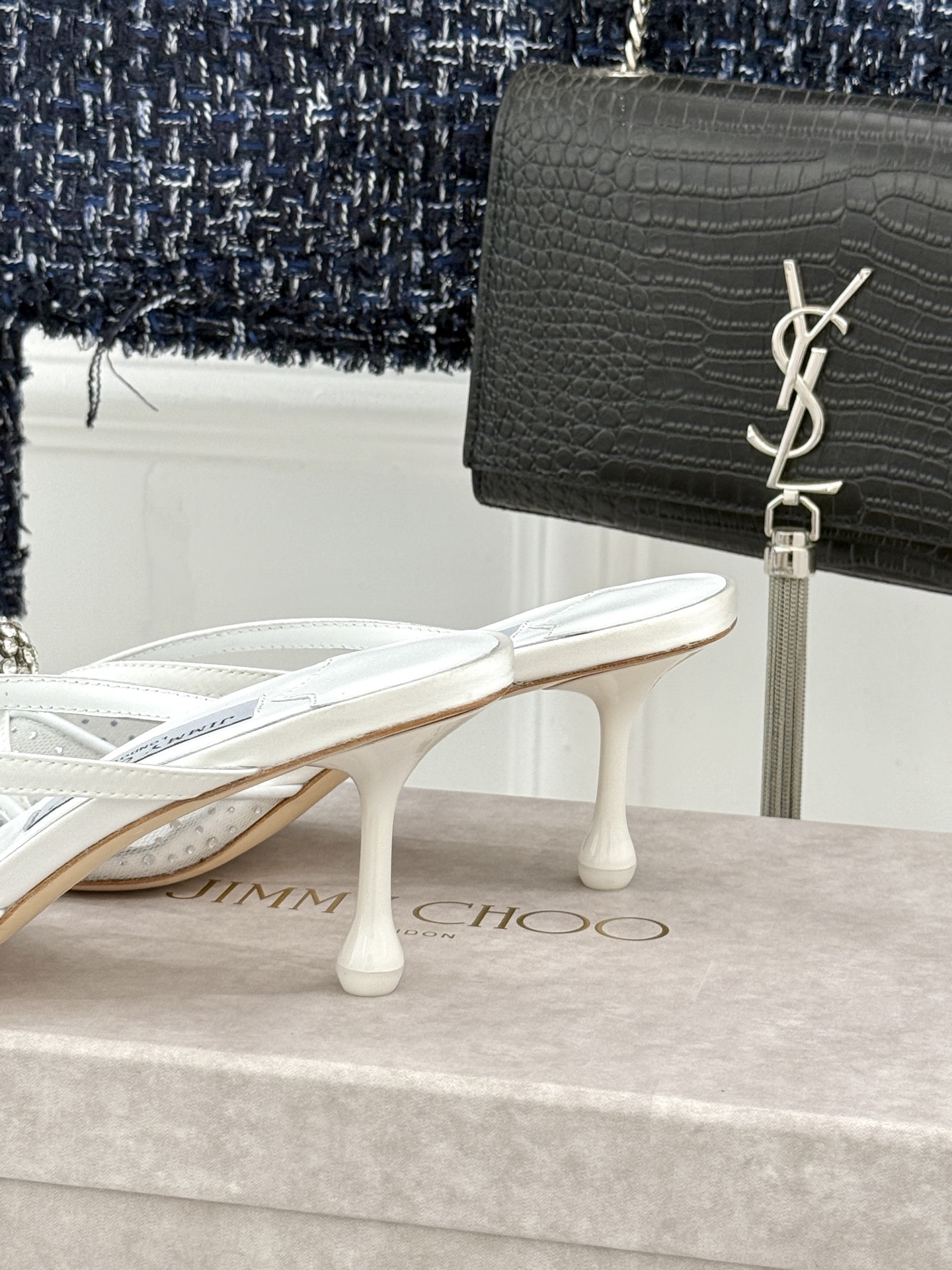 Jimmy Choo/吉米周26WF新品水钻球网纱尖头高跟凉鞋谁能拒绝一双自带星光的JC！这款水钻网纱鞋