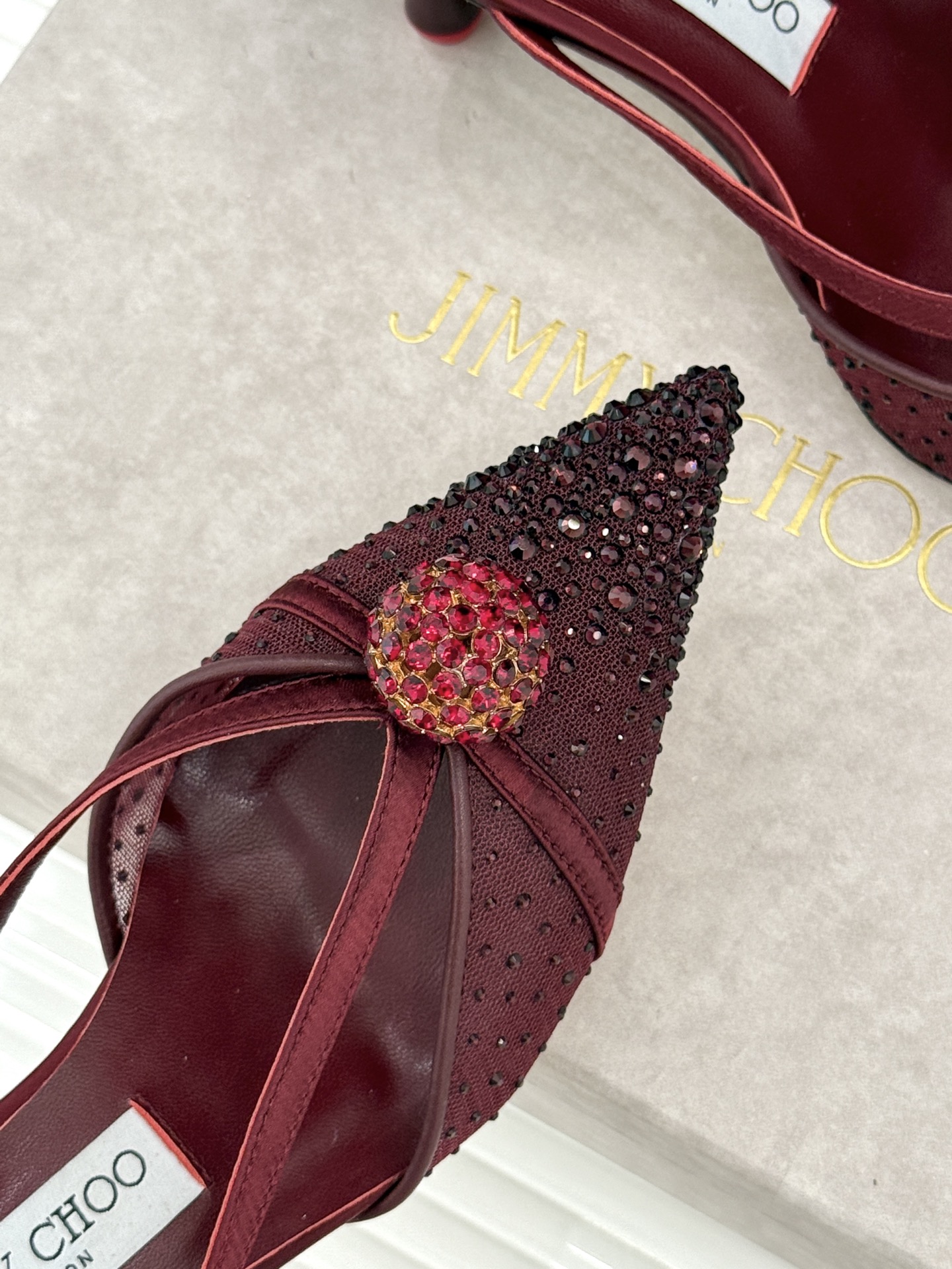 Jimmy Choo/吉米周26WF新品水钻球网纱尖头高跟凉鞋谁能拒绝一双自带星光的JC！这款水钻网纱鞋