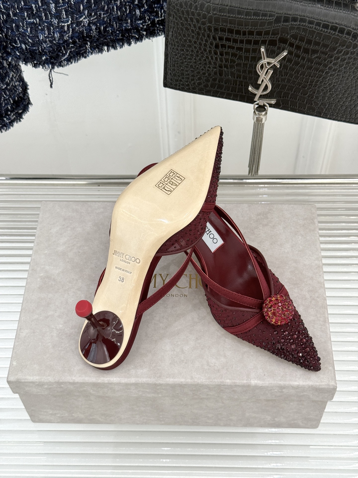 Jimmy Choo/吉米周26WF新品水钻球网纱尖头高跟凉鞋谁能拒绝一双自带星光的JC！这款水钻网纱鞋