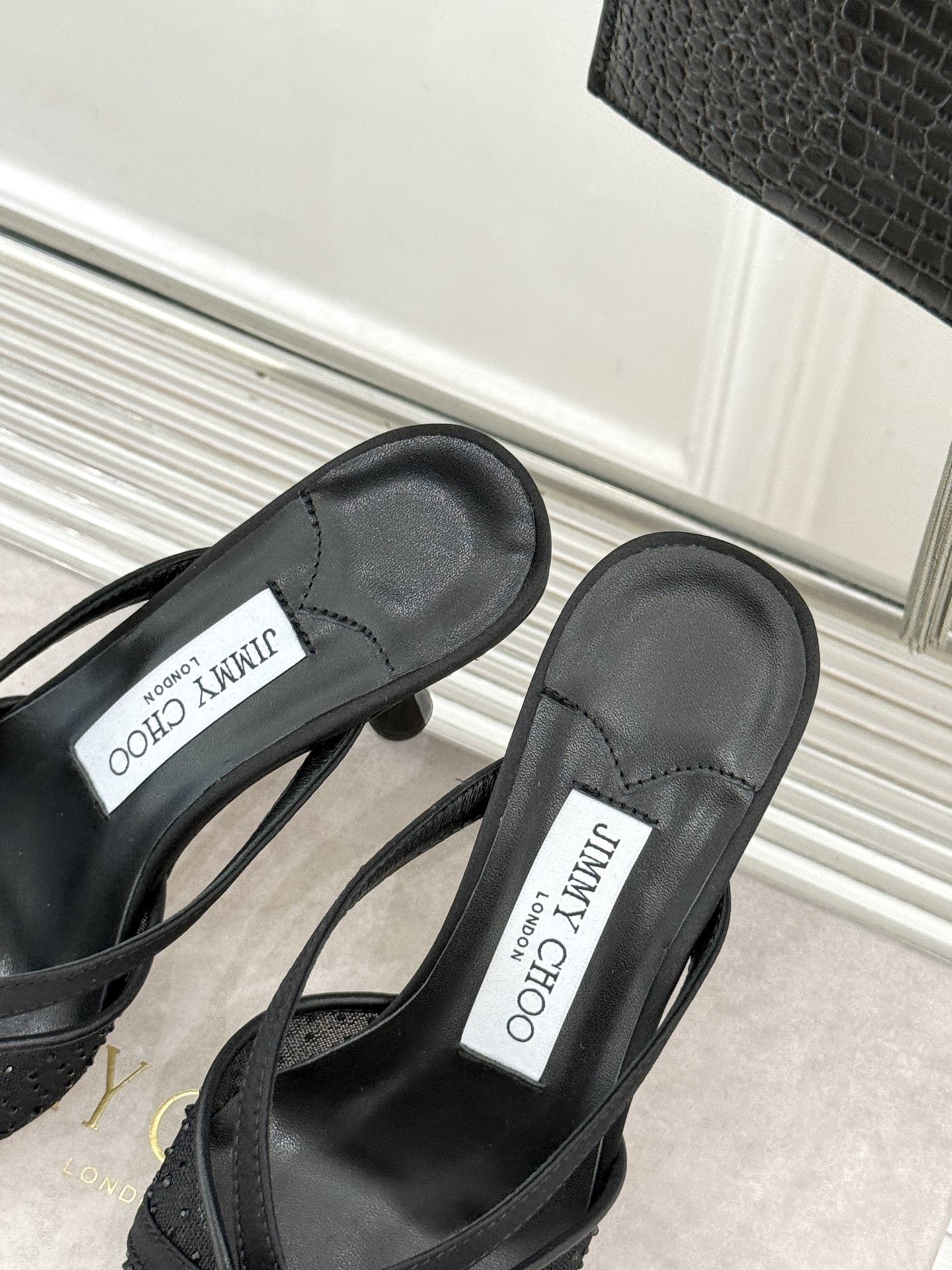 Jimmy Choo/吉米周26WF新品水钻球网纱尖头高跟凉鞋谁能拒绝一双自带星光的JC！这款水钻网纱鞋