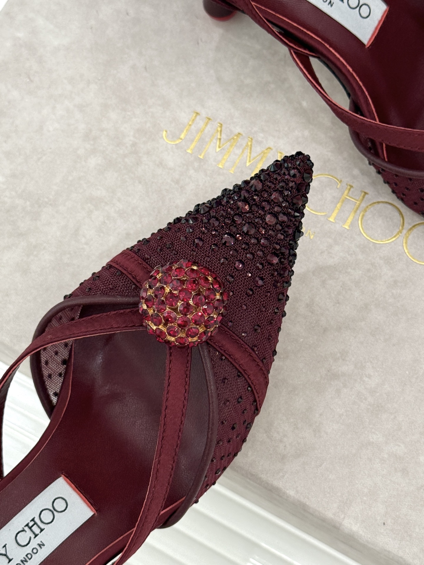 Jimmy Choo/吉米周26WF新品水钻球网纱尖头高跟凉鞋谁能拒绝一双自带星光的JC！这款水钻网纱鞋