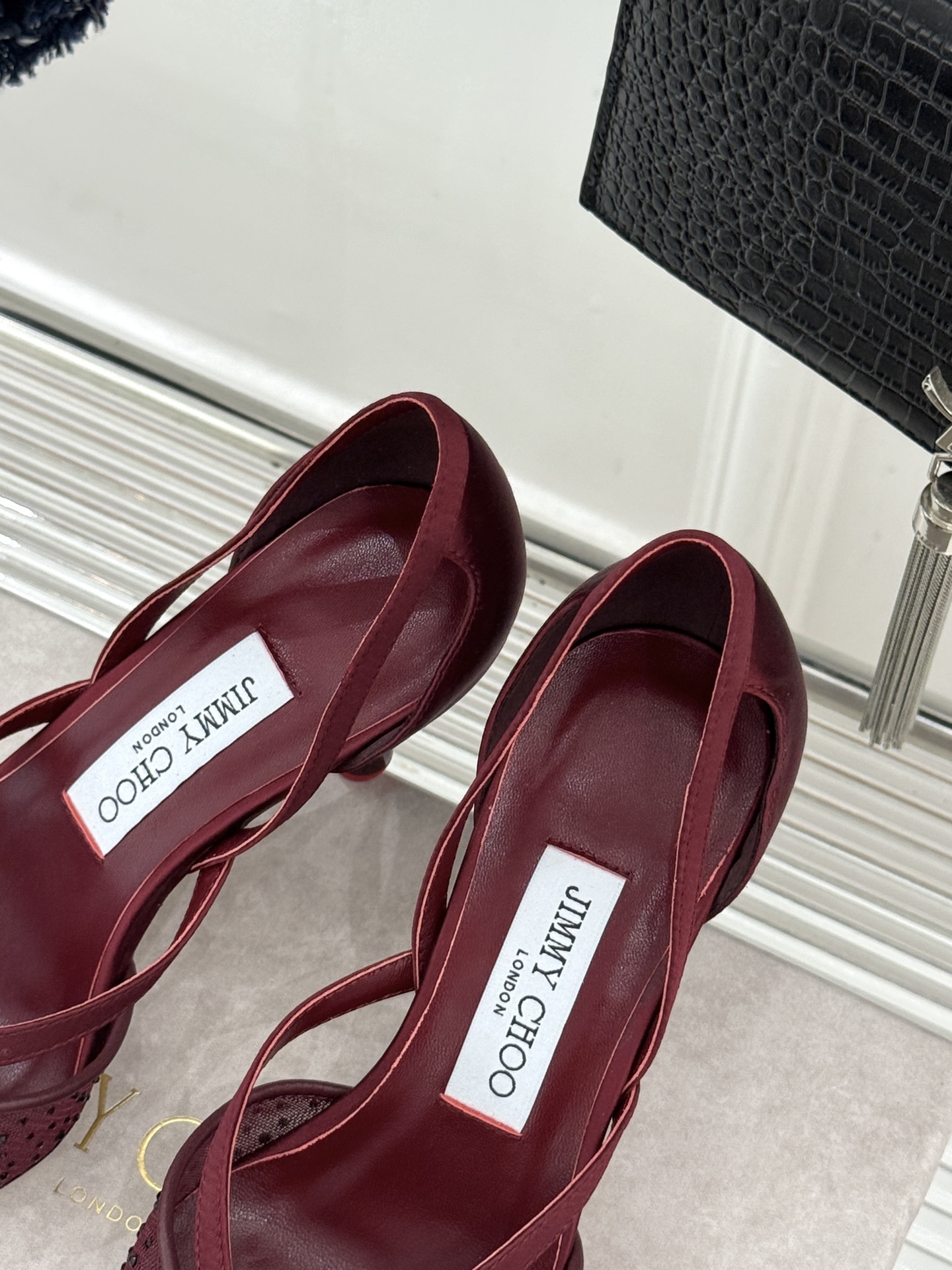 Jimmy Choo/吉米周26WF新品水钻球网纱尖头高跟凉鞋谁能拒绝一双自带星光的JC！这款水钻网纱鞋