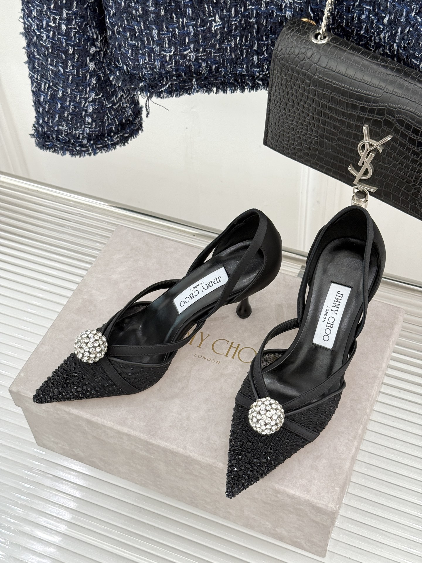 Jimmy Choo/吉米周26WF新品水钻球网纱尖头高跟凉鞋谁能拒绝一双自带星光的JC！这款水钻网纱鞋
