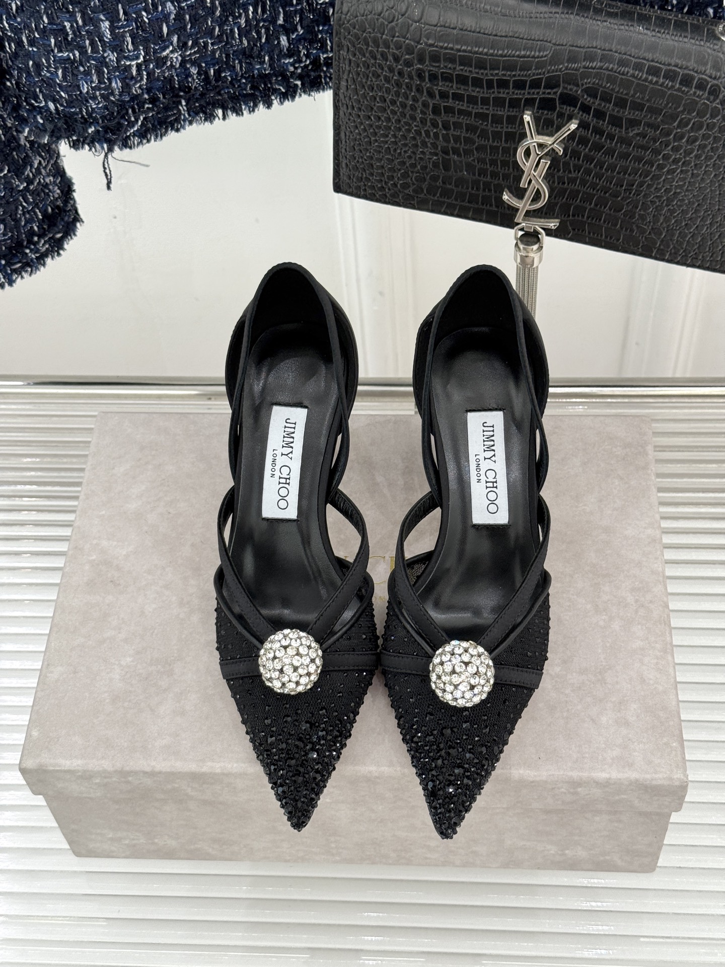 Jimmy Choo/吉米周26WF新品水钻球网纱尖头高跟凉鞋谁能拒绝一双自带星光的JC！这款水钻网纱鞋