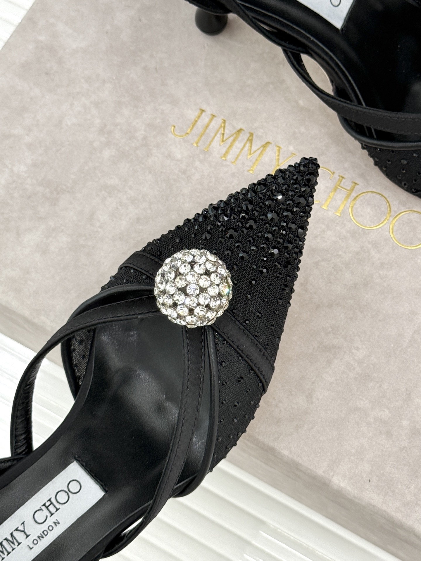 Jimmy Choo/吉米周26WF新品水钻球网纱尖头高跟凉鞋谁能拒绝一双自带星光的JC！这款水钻网纱鞋
