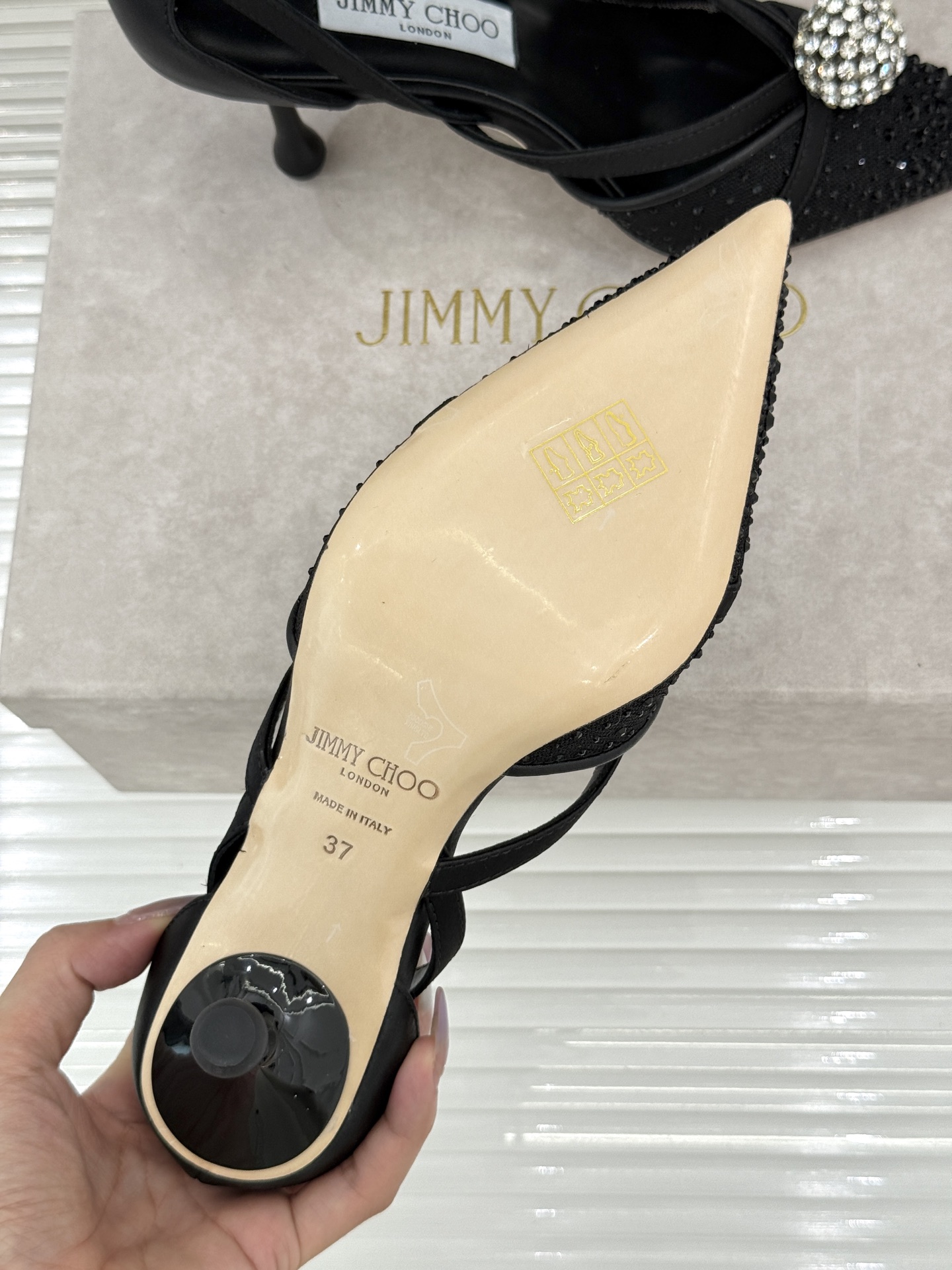 Jimmy Choo/吉米周26WF新品水钻球网纱尖头高跟凉鞋谁能拒绝一双自带星光的JC！这款水钻网纱鞋