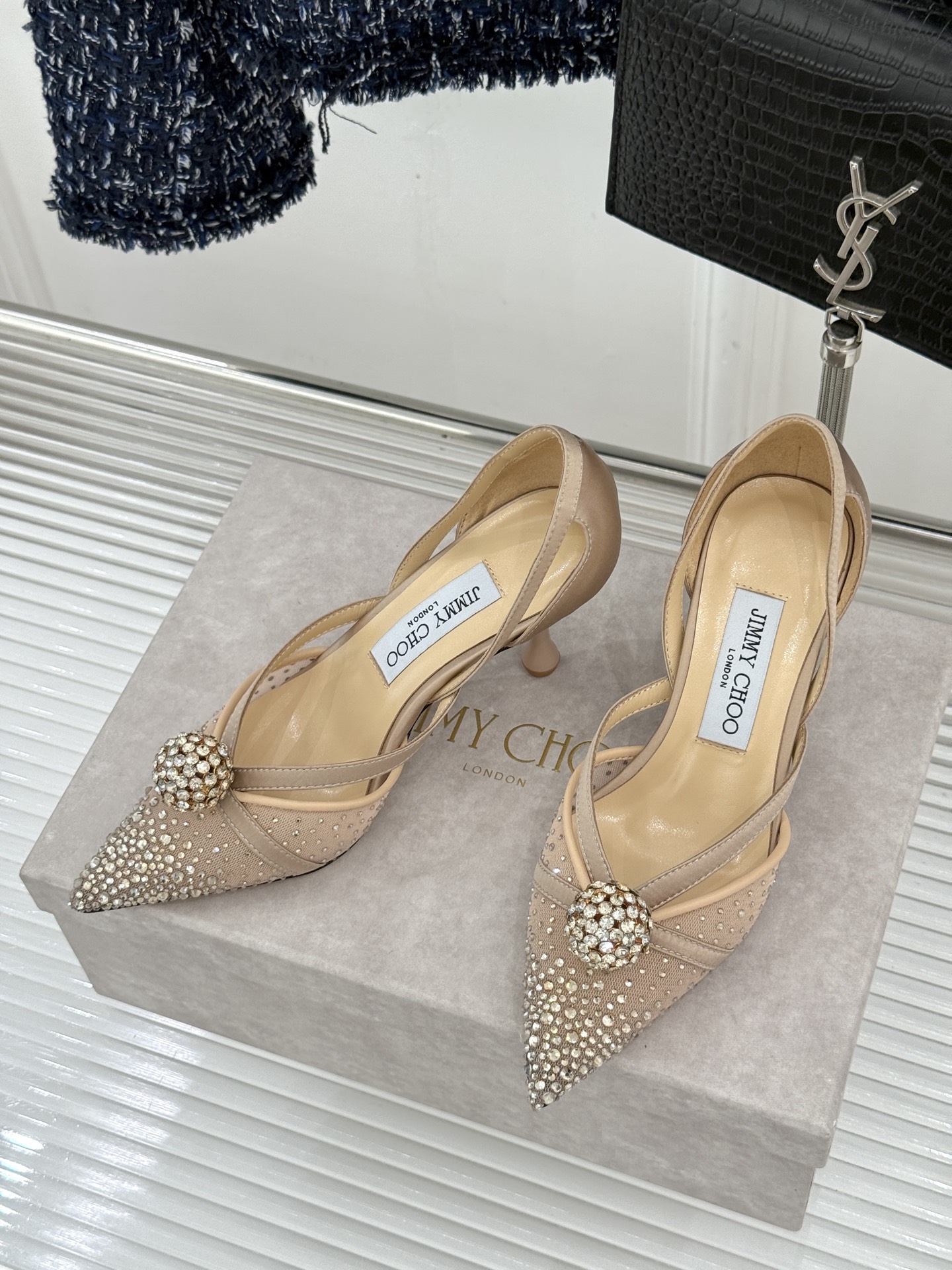Jimmy Choo/吉米周26WF新品水钻球网纱尖头高跟凉鞋谁能拒绝一双自带星光的JC！这款水钻网纱鞋