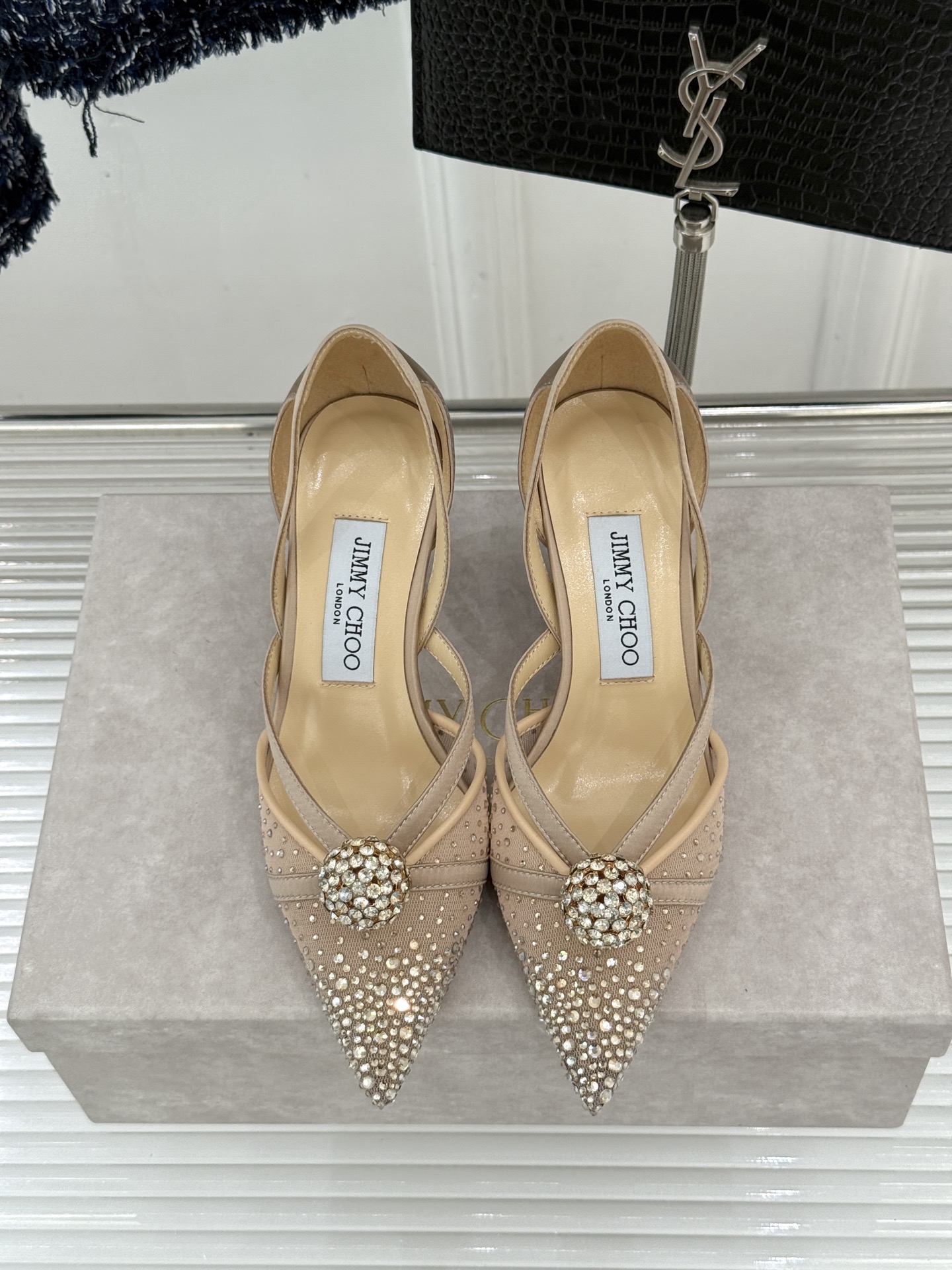 Jimmy Choo/吉米周26WF新品水钻球网纱尖头高跟凉鞋谁能拒绝一双自带星光的JC！这款水钻网纱鞋
