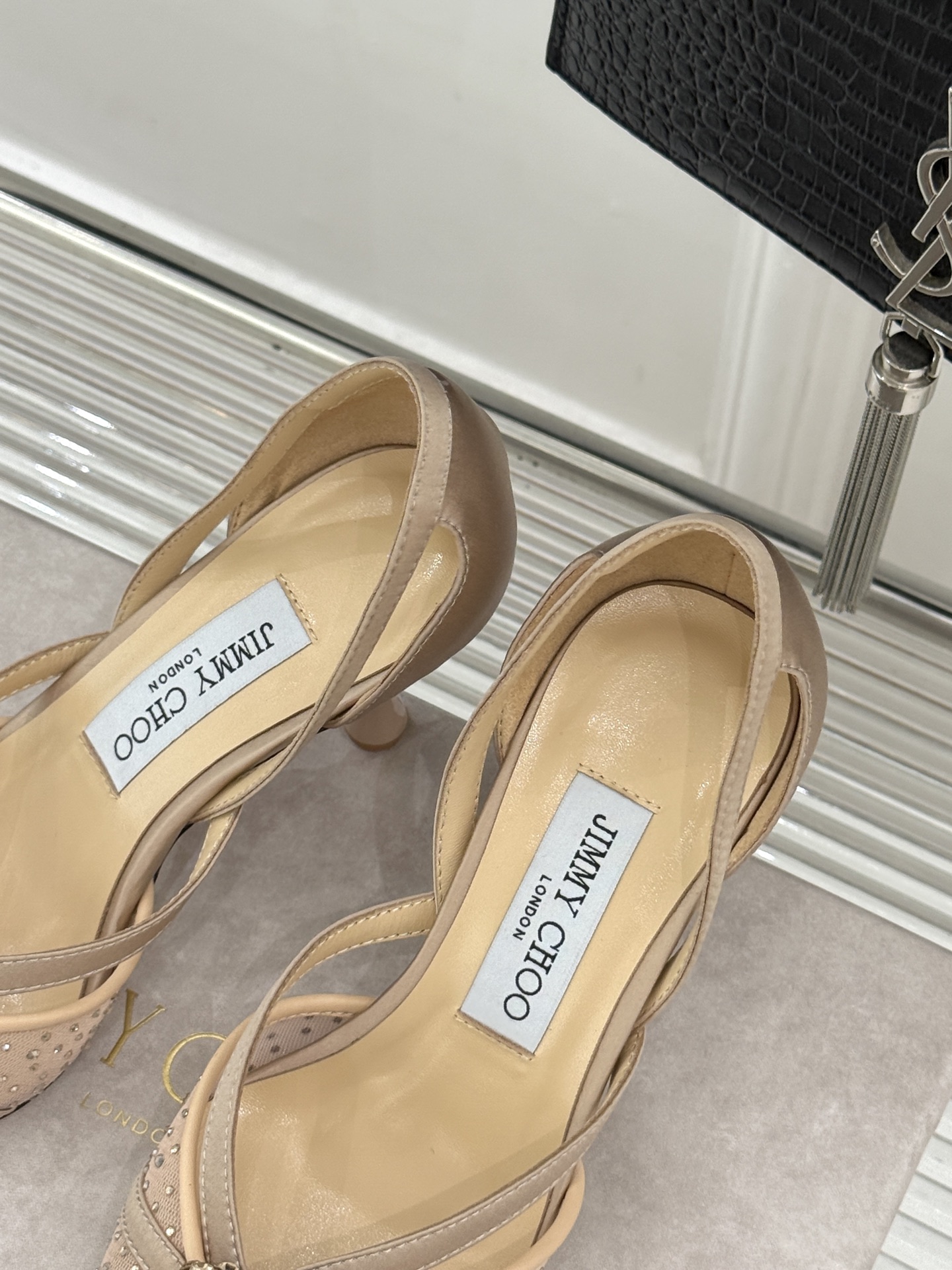 Jimmy Choo/吉米周26WF新品水钻球网纱尖头高跟凉鞋谁能拒绝一双自带星光的JC！这款水钻网纱鞋