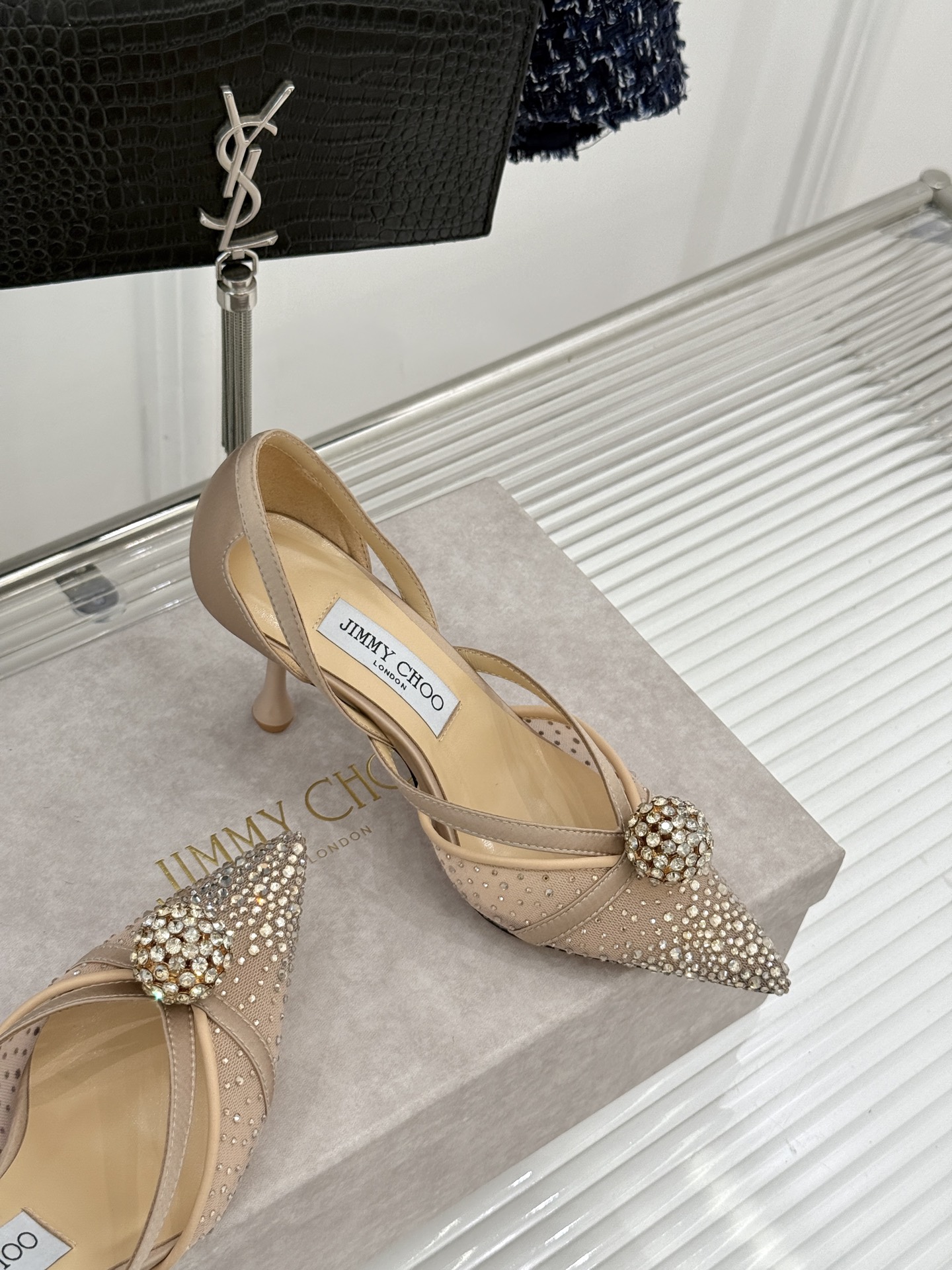 Jimmy Choo/吉米周26WF新品水钻球网纱尖头高跟凉鞋谁能拒绝一双自带星光的JC！这款水钻网纱鞋