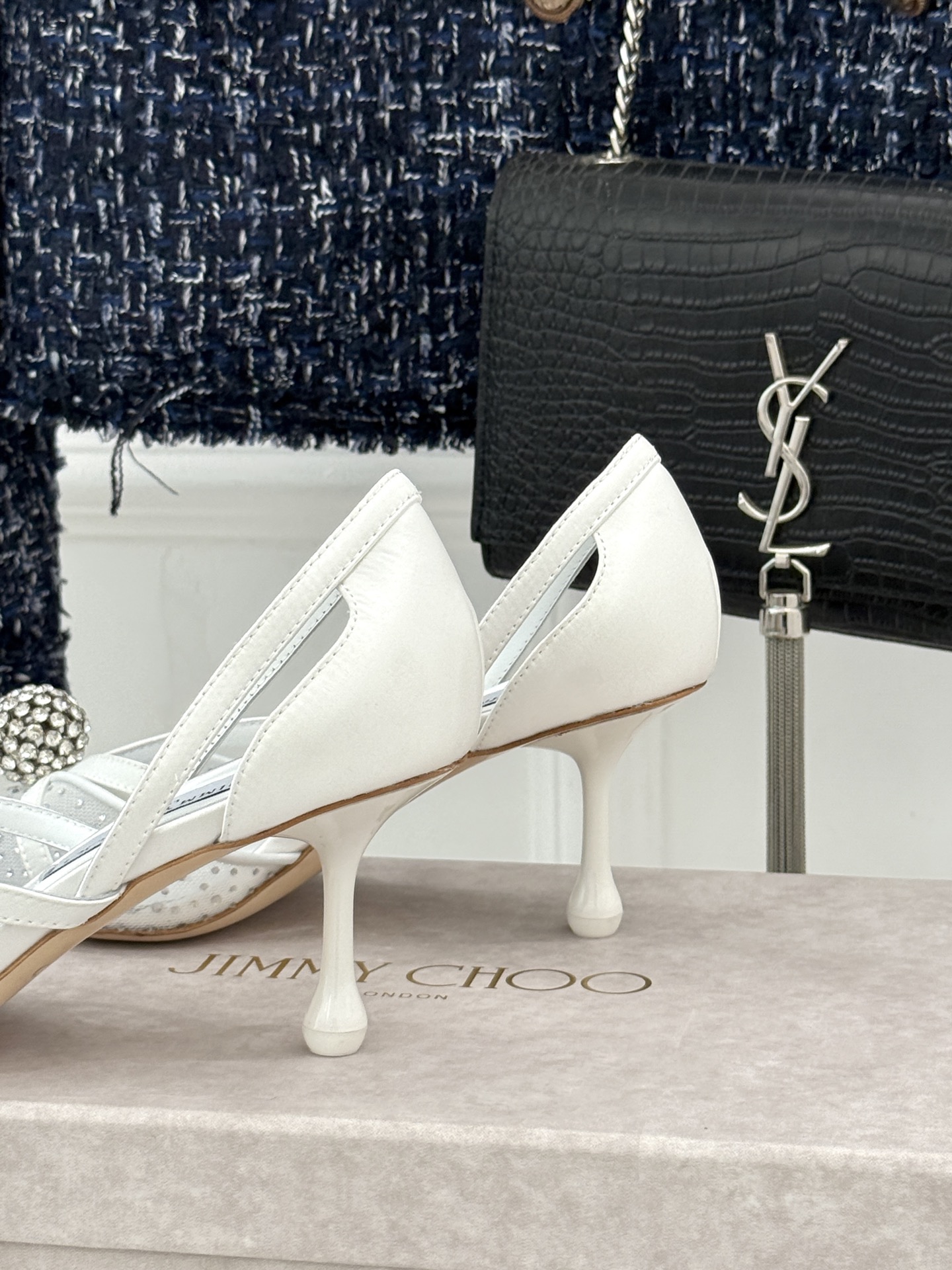 Jimmy Choo/吉米周26WF新品水钻球网纱尖头高跟凉鞋谁能拒绝一双自带星光的JC！这款水钻网纱鞋