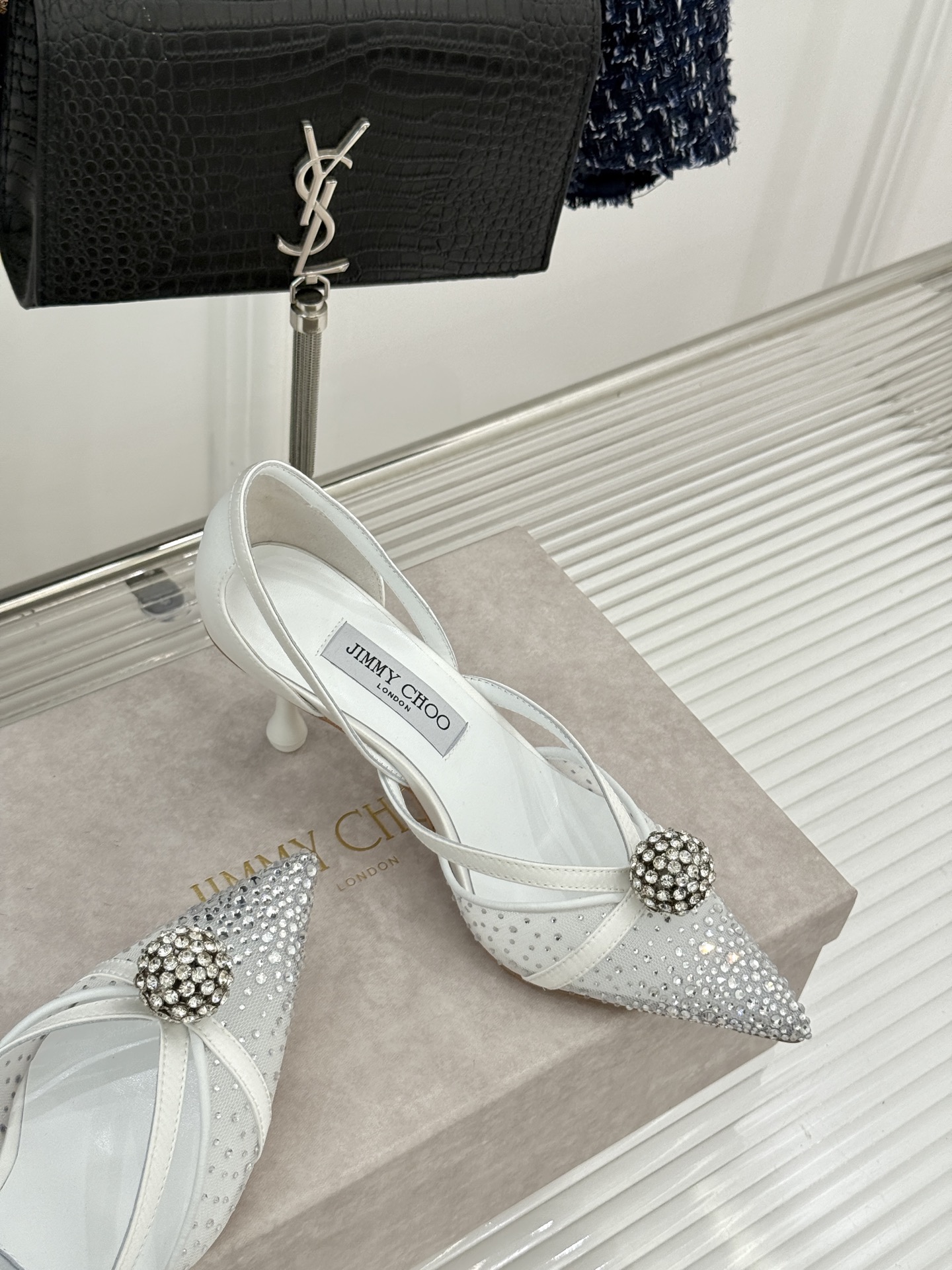 Jimmy Choo/吉米周26WF新品水钻球网纱尖头高跟凉鞋谁能拒绝一双自带星光的JC！这款水钻网纱鞋
