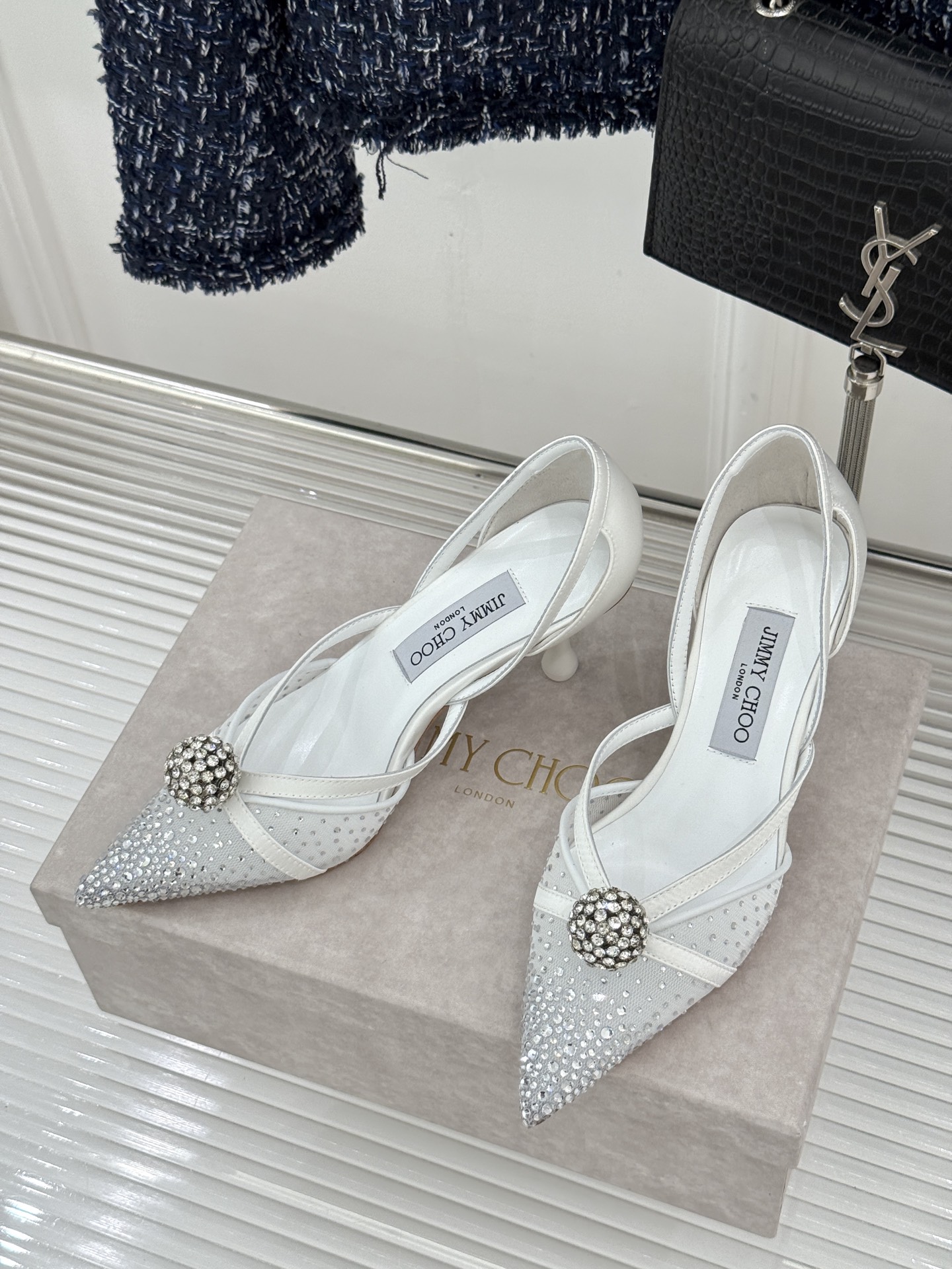 Jimmy Choo/吉米周26WF新品水钻球网纱尖头高跟凉鞋谁能拒绝一双自带星光的JC！这款水钻网纱鞋
