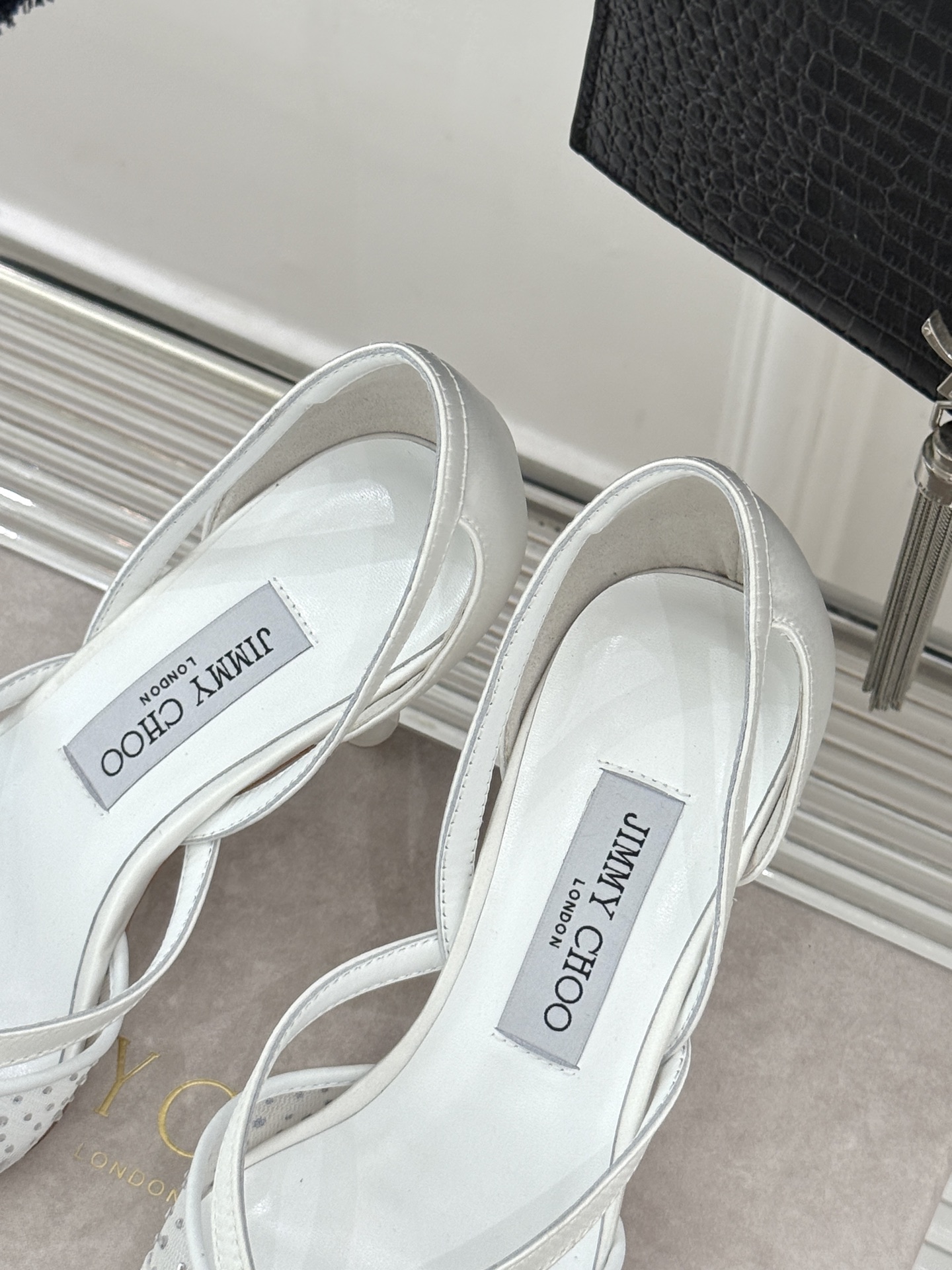 Jimmy Choo/吉米周26WF新品水钻球网纱尖头高跟凉鞋谁能拒绝一双自带星光的JC！这款水钻网纱鞋