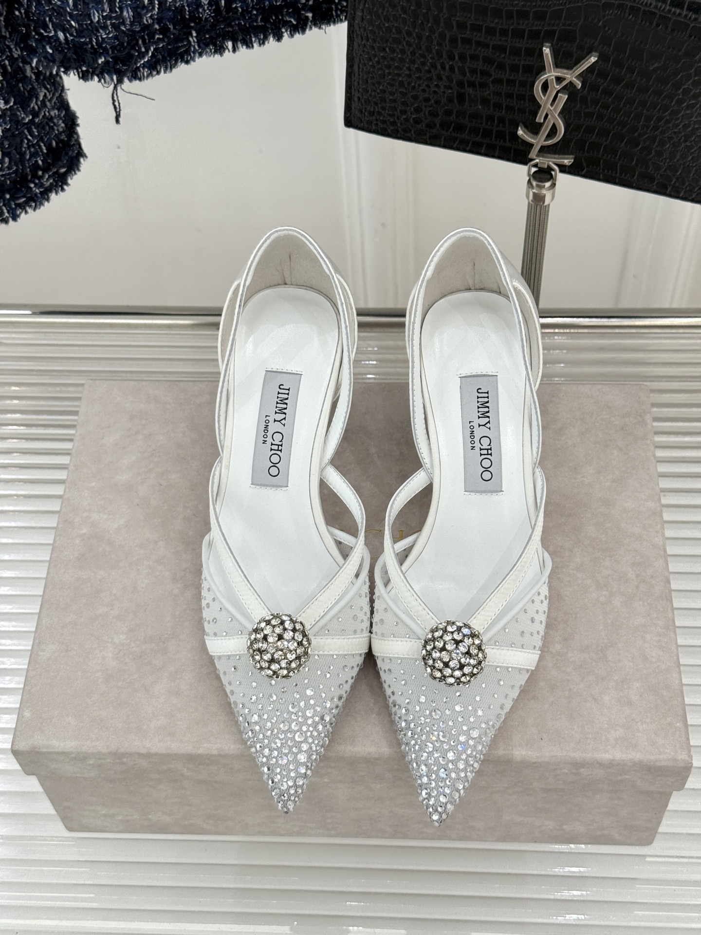 Jimmy Choo/吉米周26WF新品水钻球网纱尖头高跟凉鞋谁能拒绝一双自带星光的JC！这款水钻网纱鞋