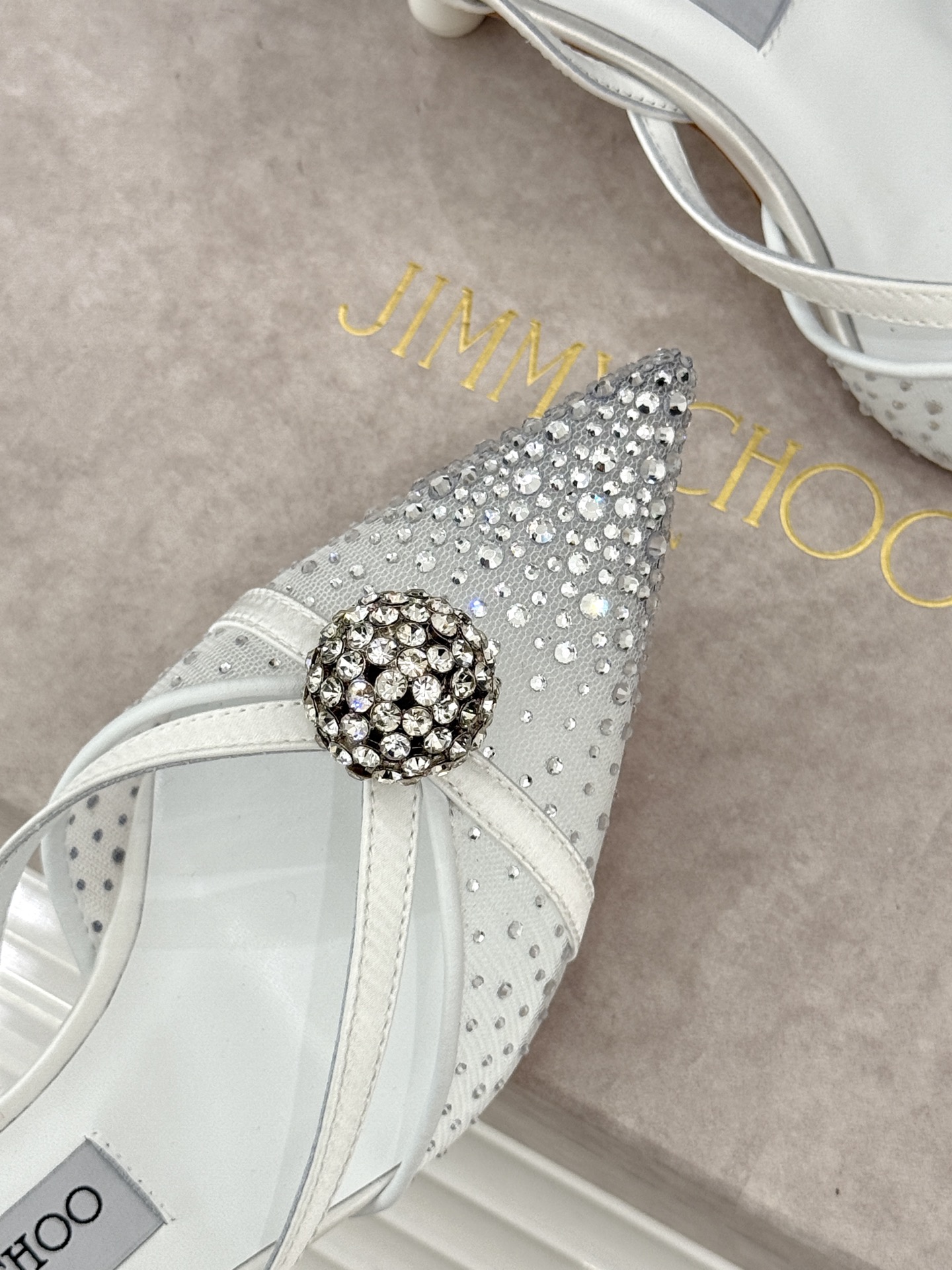 Jimmy Choo/吉米周26WF新品水钻球网纱尖头高跟凉鞋谁能拒绝一双自带星光的JC！这款水钻网纱鞋