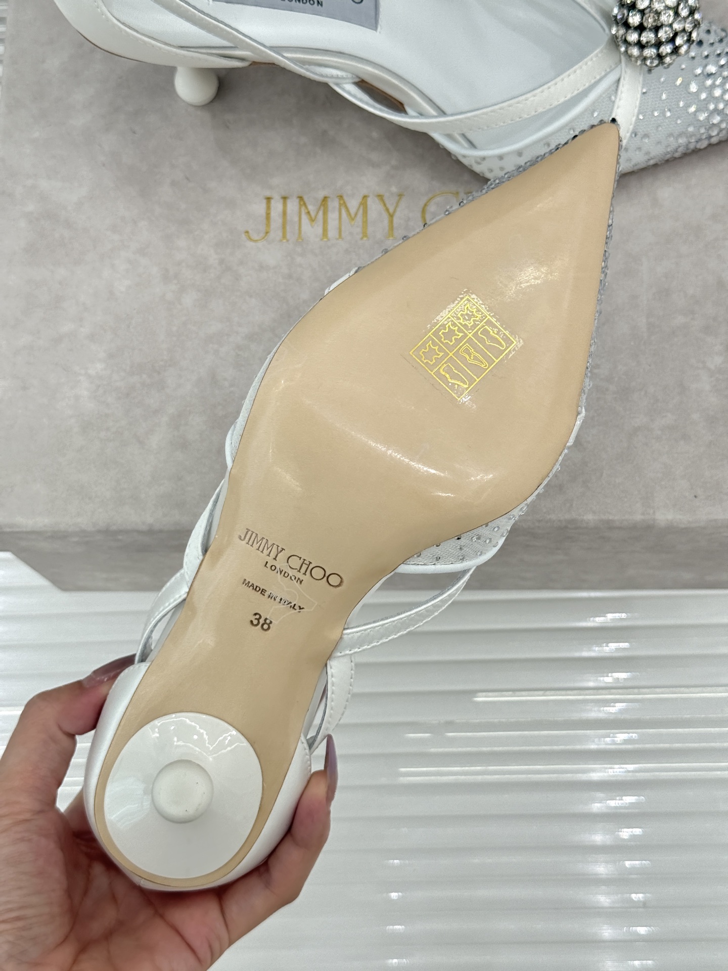 Jimmy Choo/吉米周26WF新品水钻球网纱尖头高跟凉鞋谁能拒绝一双自带星光的JC！这款水钻网纱鞋