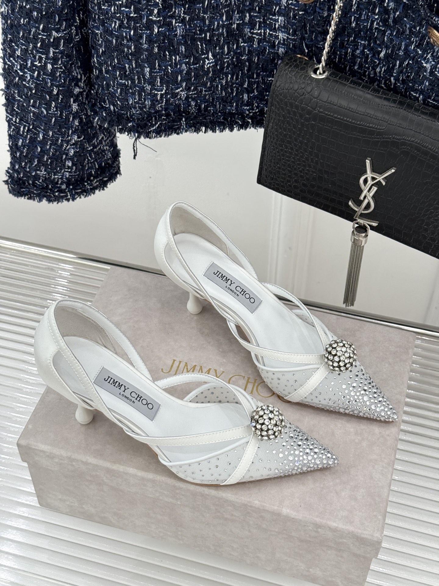 Jimmy Choo/吉米周26WF新品水钻球网纱尖头高跟凉鞋谁能拒绝一双自带星光的JC！这款水钻网纱鞋