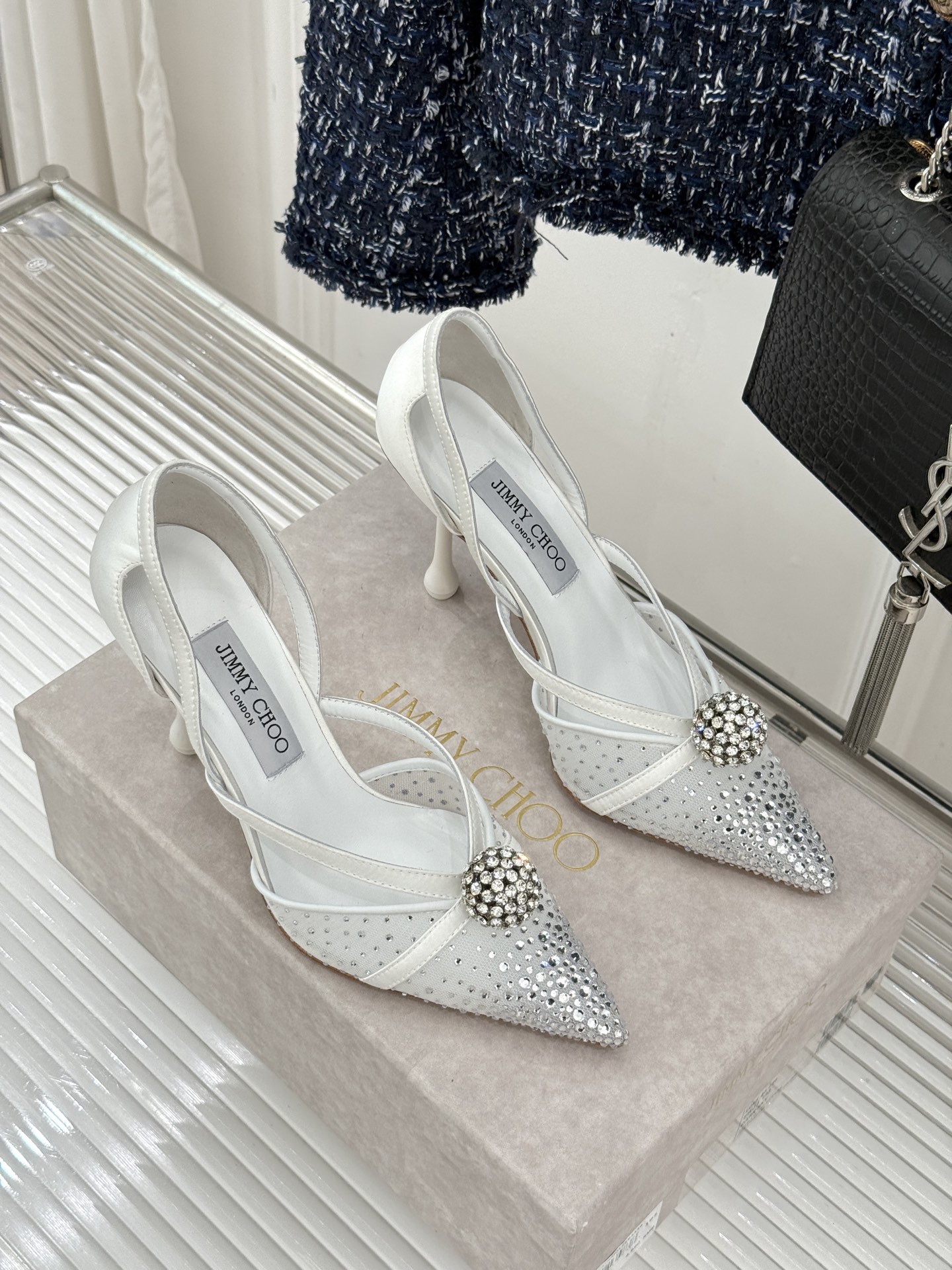 Jimmy Choo/吉米周26WF新品水钻球网纱尖头高跟凉鞋谁能拒绝一双自带星光的JC！这款水钻网纱鞋