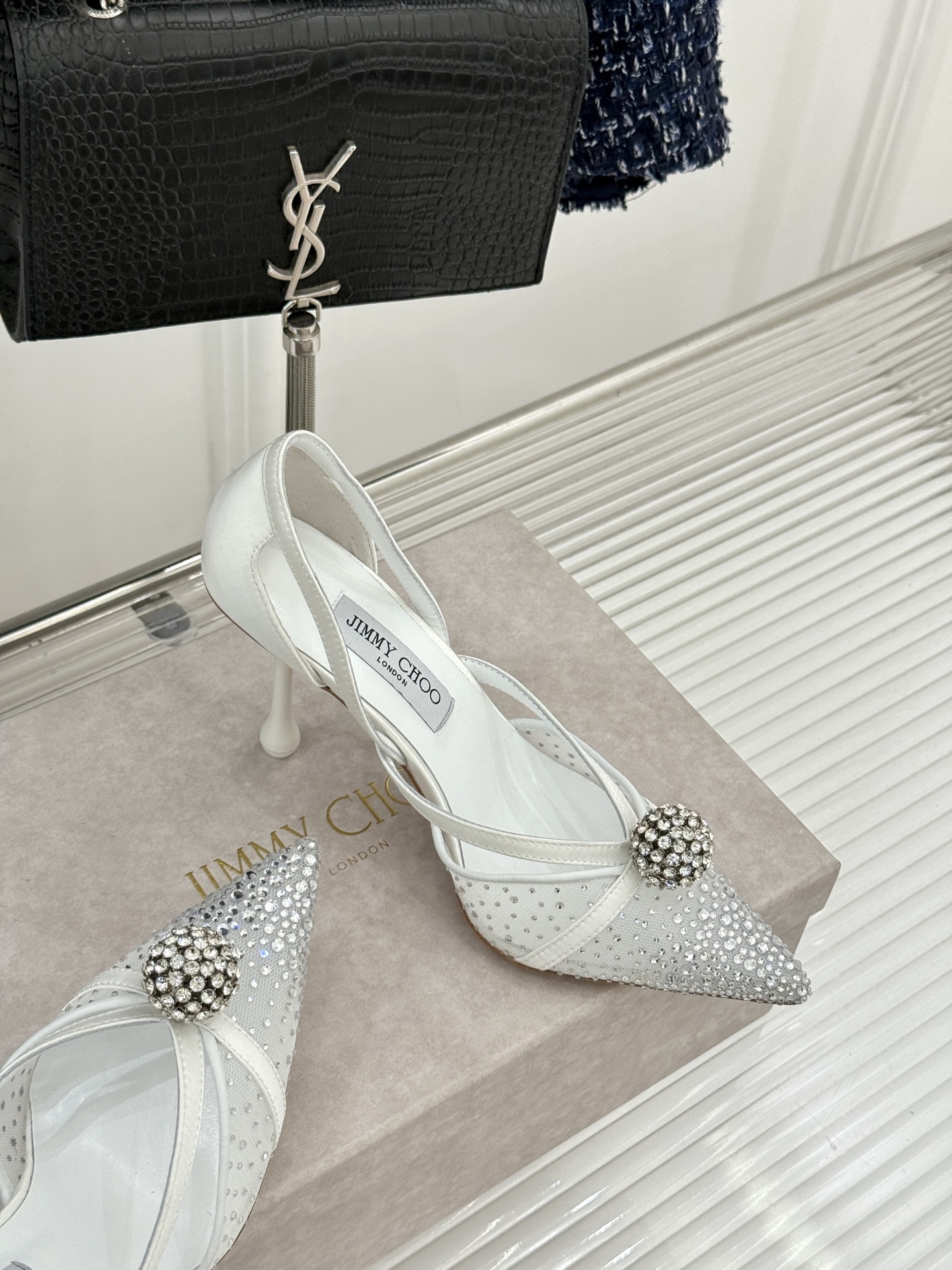 Jimmy Choo/吉米周26WF新品水钻球网纱尖头高跟凉鞋谁能拒绝一双自带星光的JC！这款水钻网纱鞋