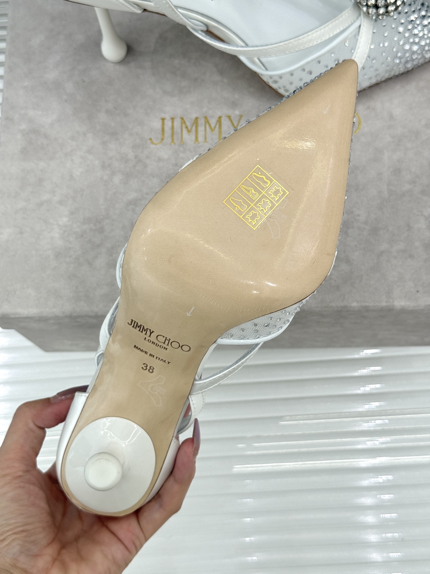 Jimmy Choo/吉米周26WF新品水钻球网纱尖头高跟凉鞋谁能拒绝一双自带星光的JC！这款水钻网纱鞋