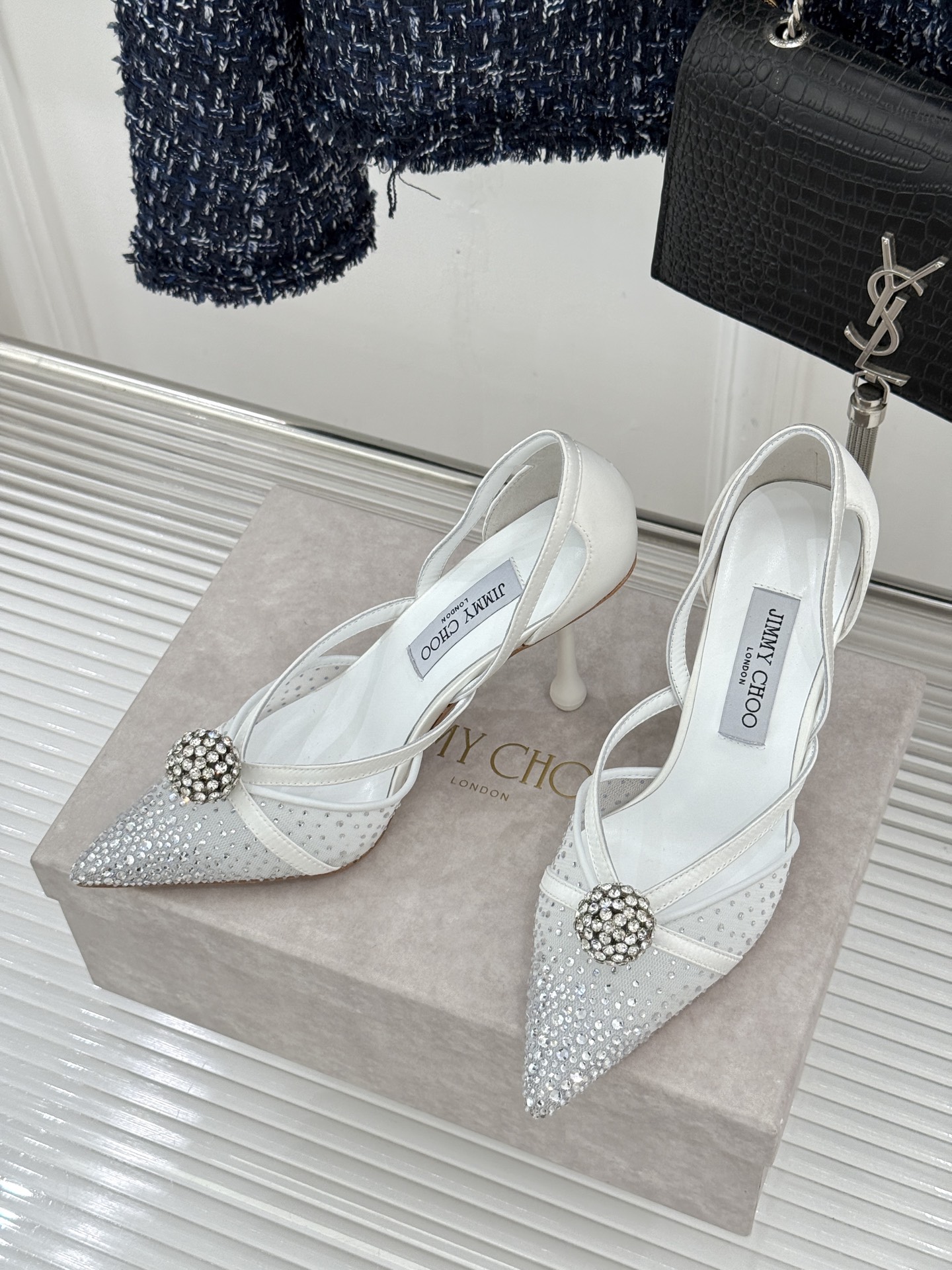 Jimmy Choo/吉米周26WF新品水钻球网纱尖头高跟凉鞋谁能拒绝一双自带星光的JC！这款水钻网纱鞋