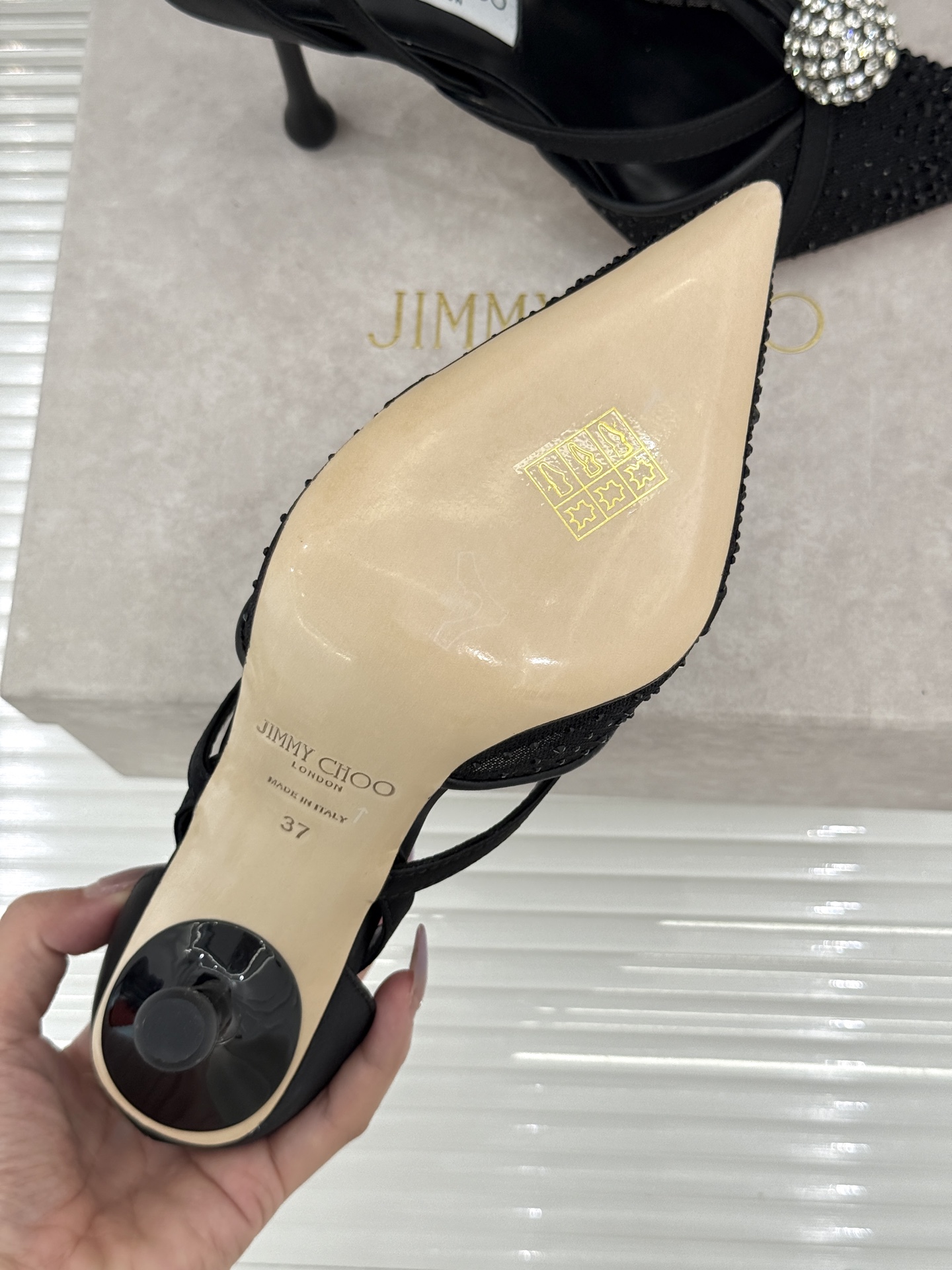 Jimmy Choo/吉米周26WF新品水钻球网纱尖头高跟凉鞋谁能拒绝一双自带星光的JC！这款水钻网纱鞋