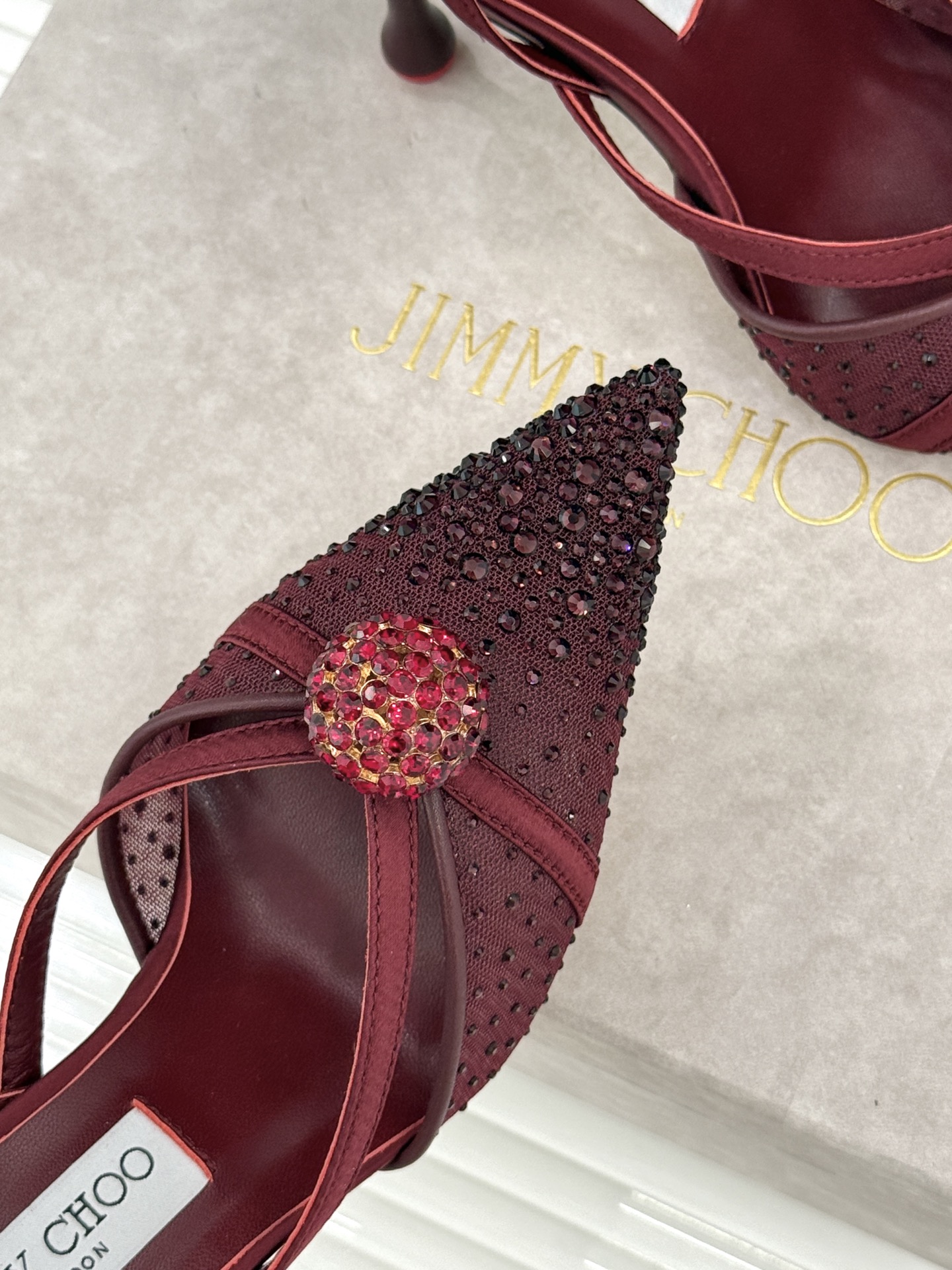 Jimmy Choo/吉米周26WF新品水钻球网纱尖头高跟凉鞋谁能拒绝一双自带星光的JC！这款水钻网纱鞋