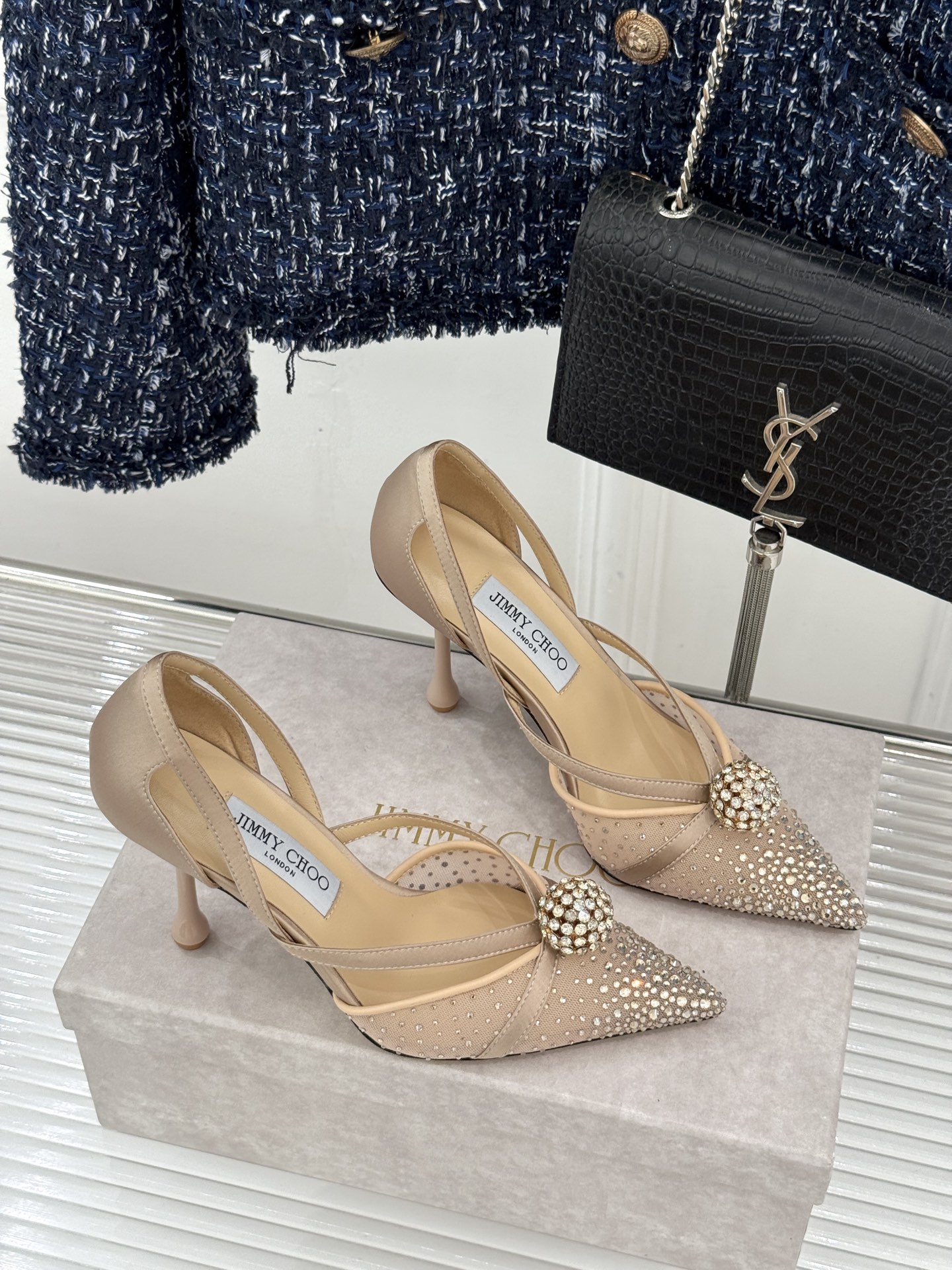 Jimmy Choo/吉米周26WF新品水钻球网纱尖头高跟凉鞋谁能拒绝一双自带星光的JC！这款水钻网纱鞋