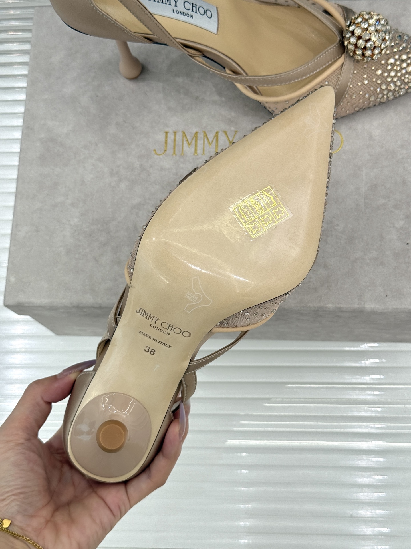 Jimmy Choo/吉米周26WF新品水钻球网纱尖头高跟凉鞋谁能拒绝一双自带星光的JC！这款水钻网纱鞋
