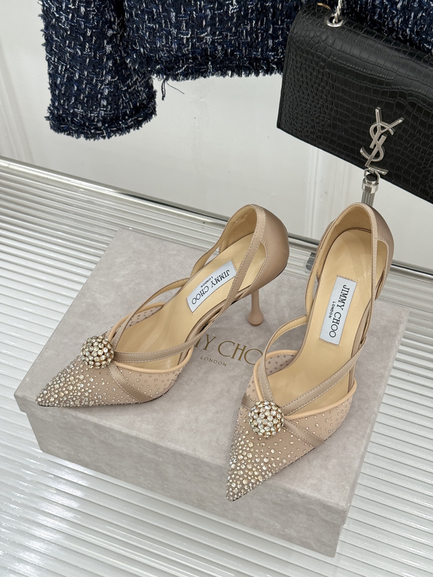 Jimmy Choo/吉米周26WF新品水钻球网纱尖头高跟凉鞋谁能拒绝一双自带星光的JC！这款水钻网纱鞋